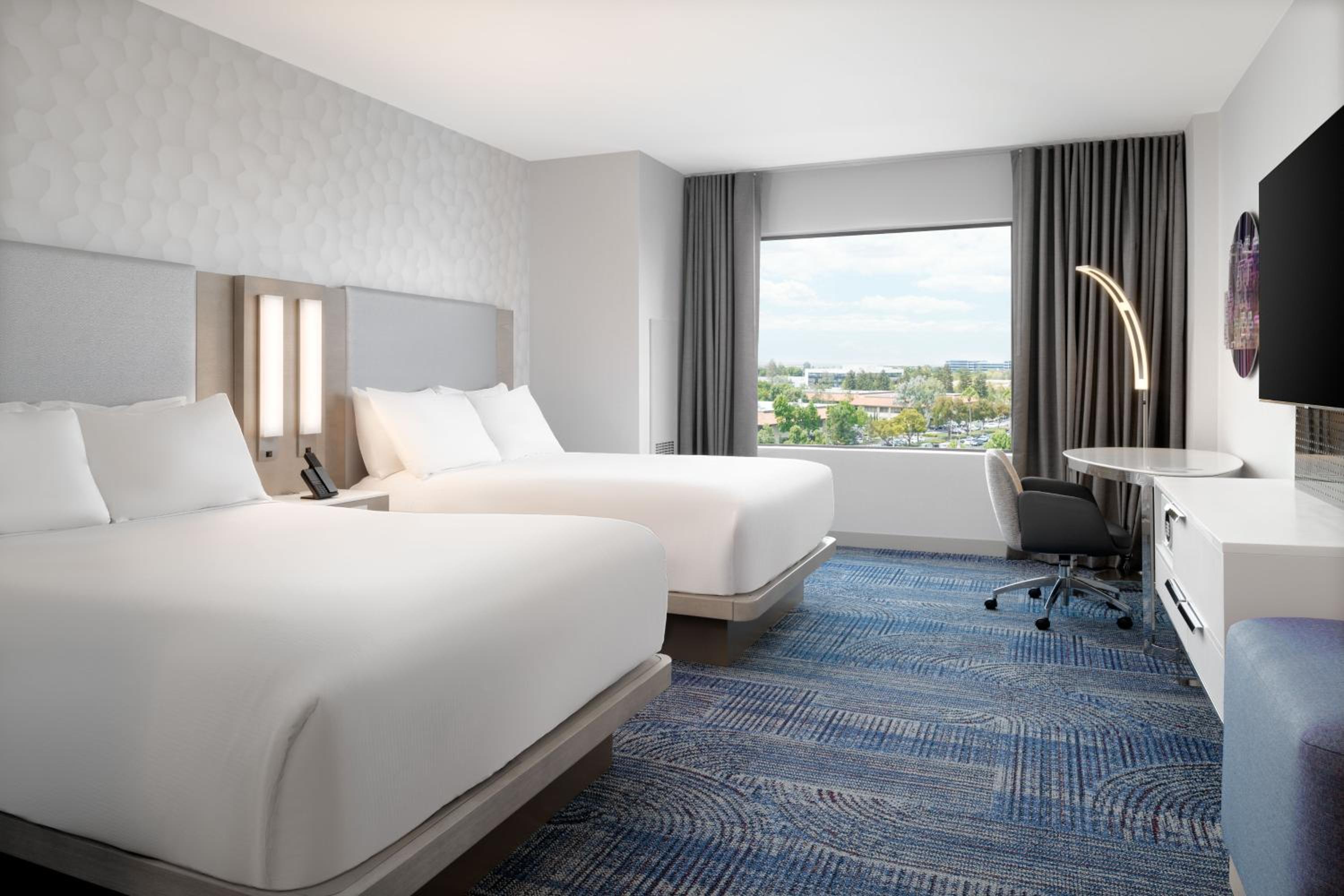 Superior Queen Room with Two Queen Beds and Santa Clara City View - Photo 5