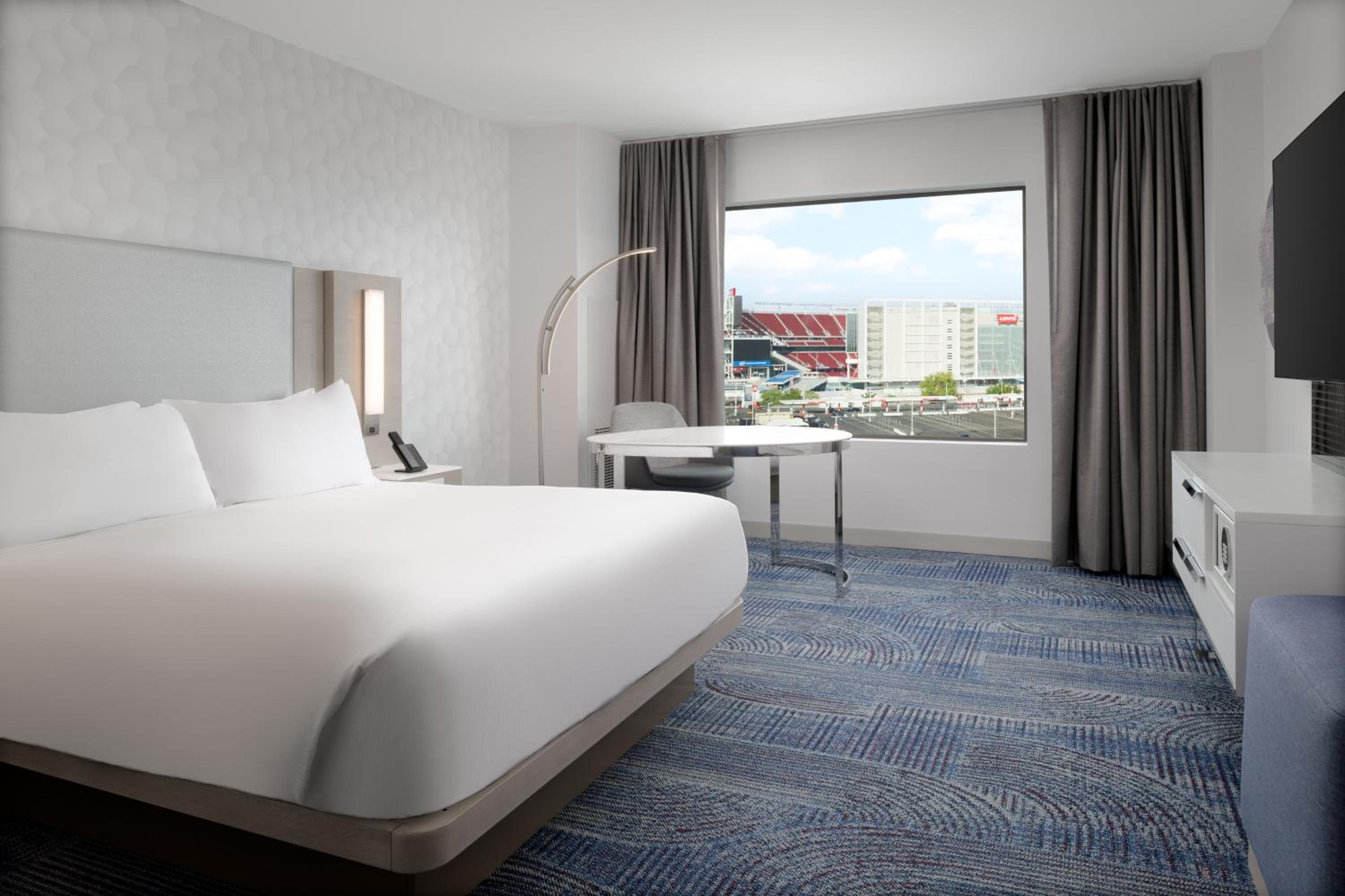 One-Bedroom King Parlor Suite with Levi Stadium View - Photo 7