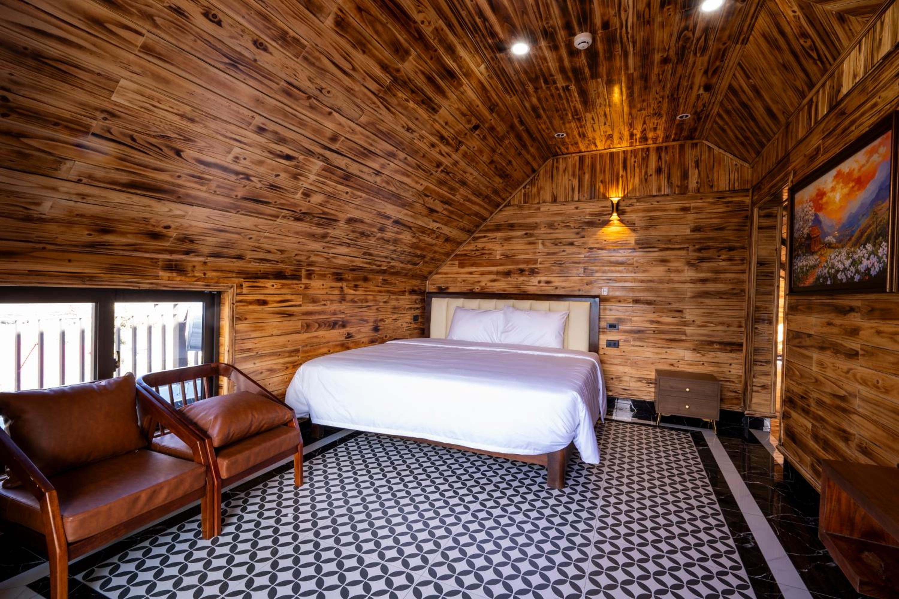Deluxe Double Room with Bath photo 2