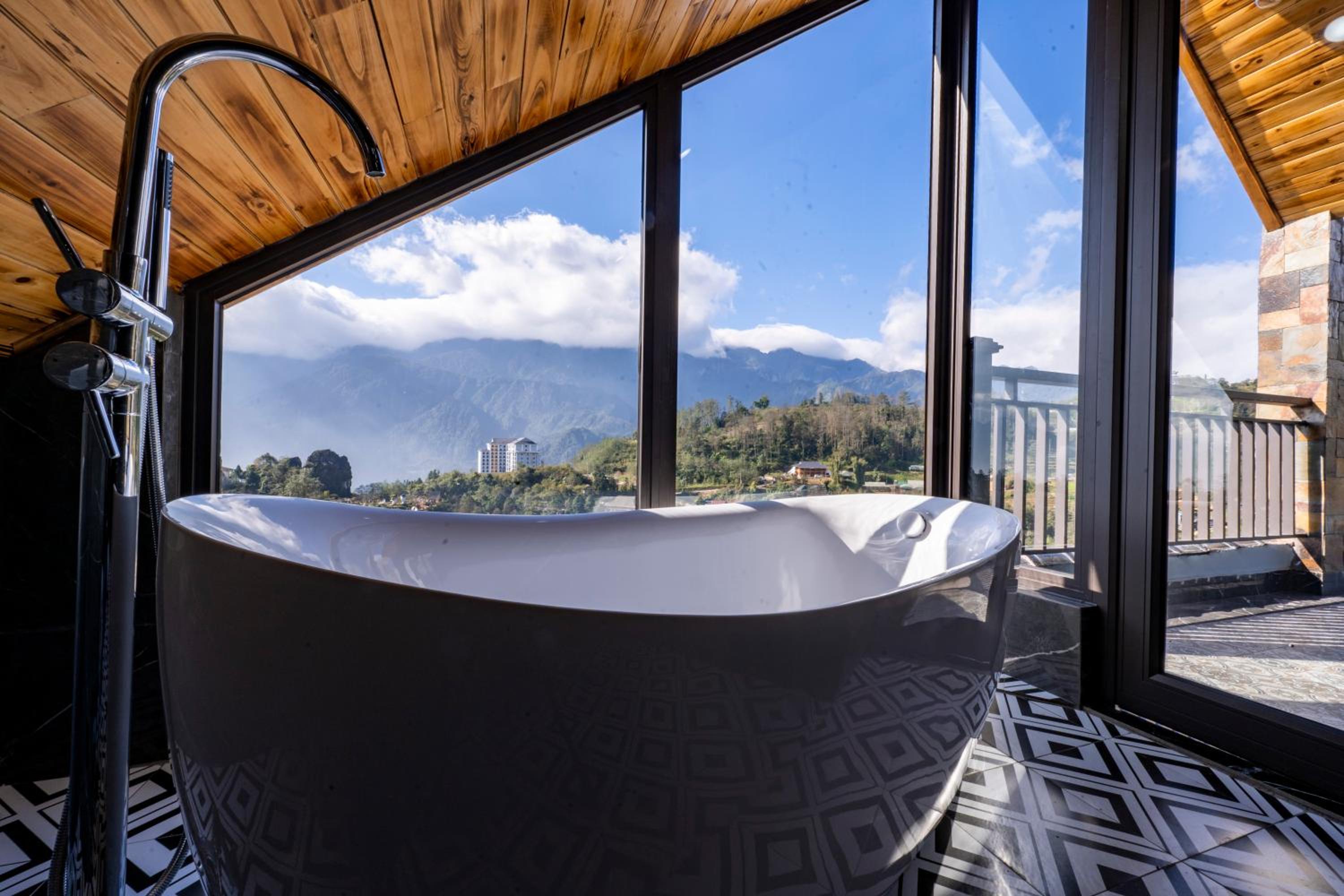 Deluxe Double Room with Bath photo 3
