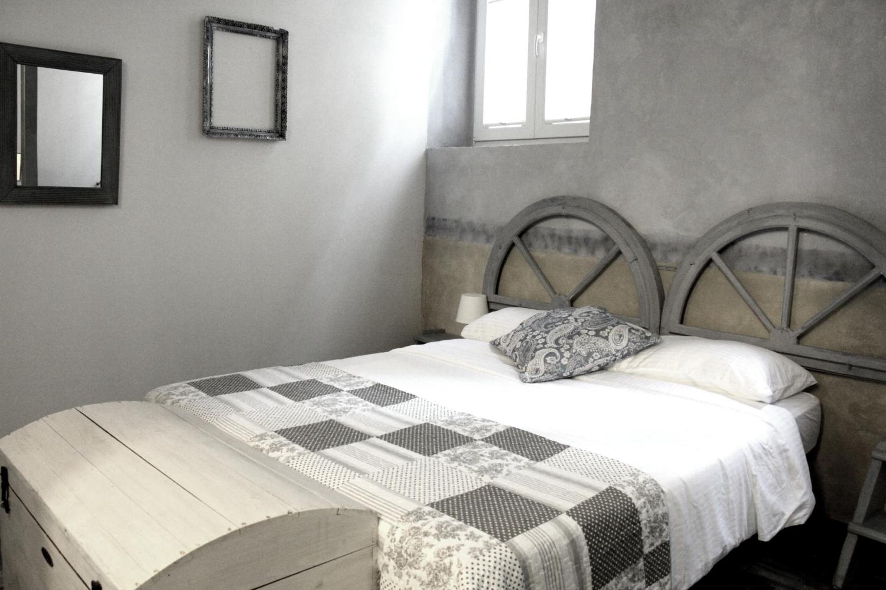 Quadruple Room with Private Bathroom - Photo 18