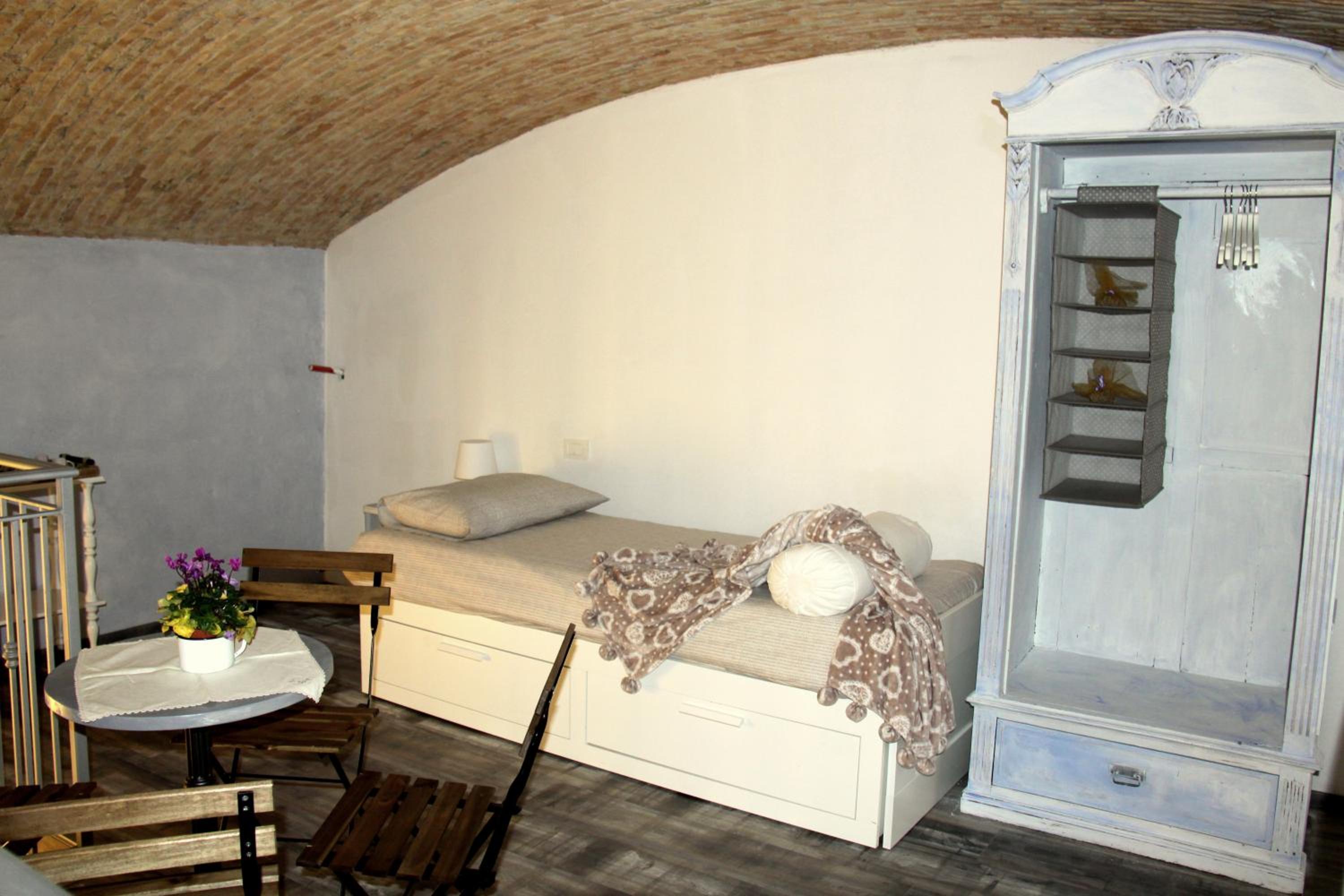 Quadruple Room with Private Bathroom - Photo 15