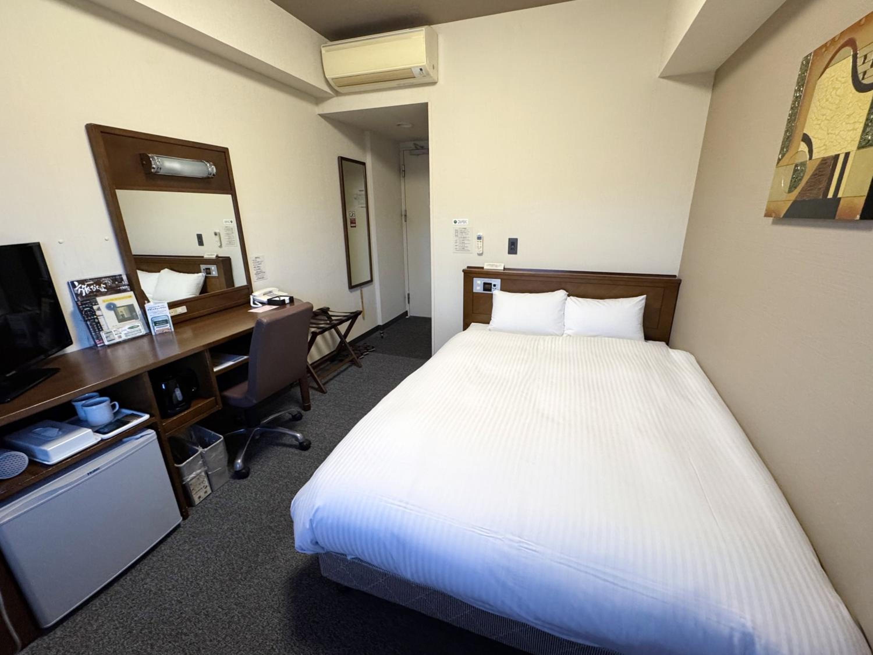 Double Room with Small Double Bed - Smoking - Photo 2