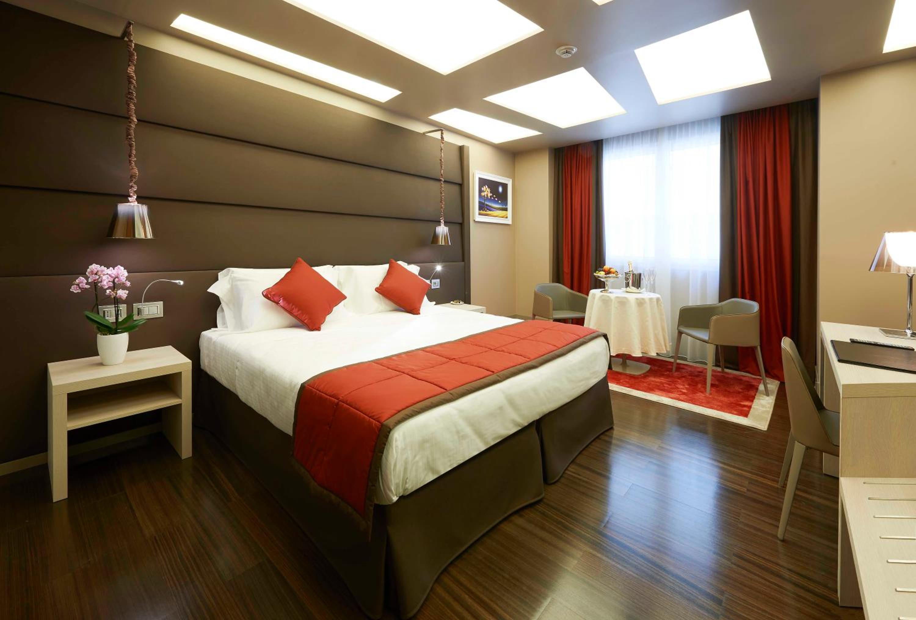 Deluxe King Room photo 2