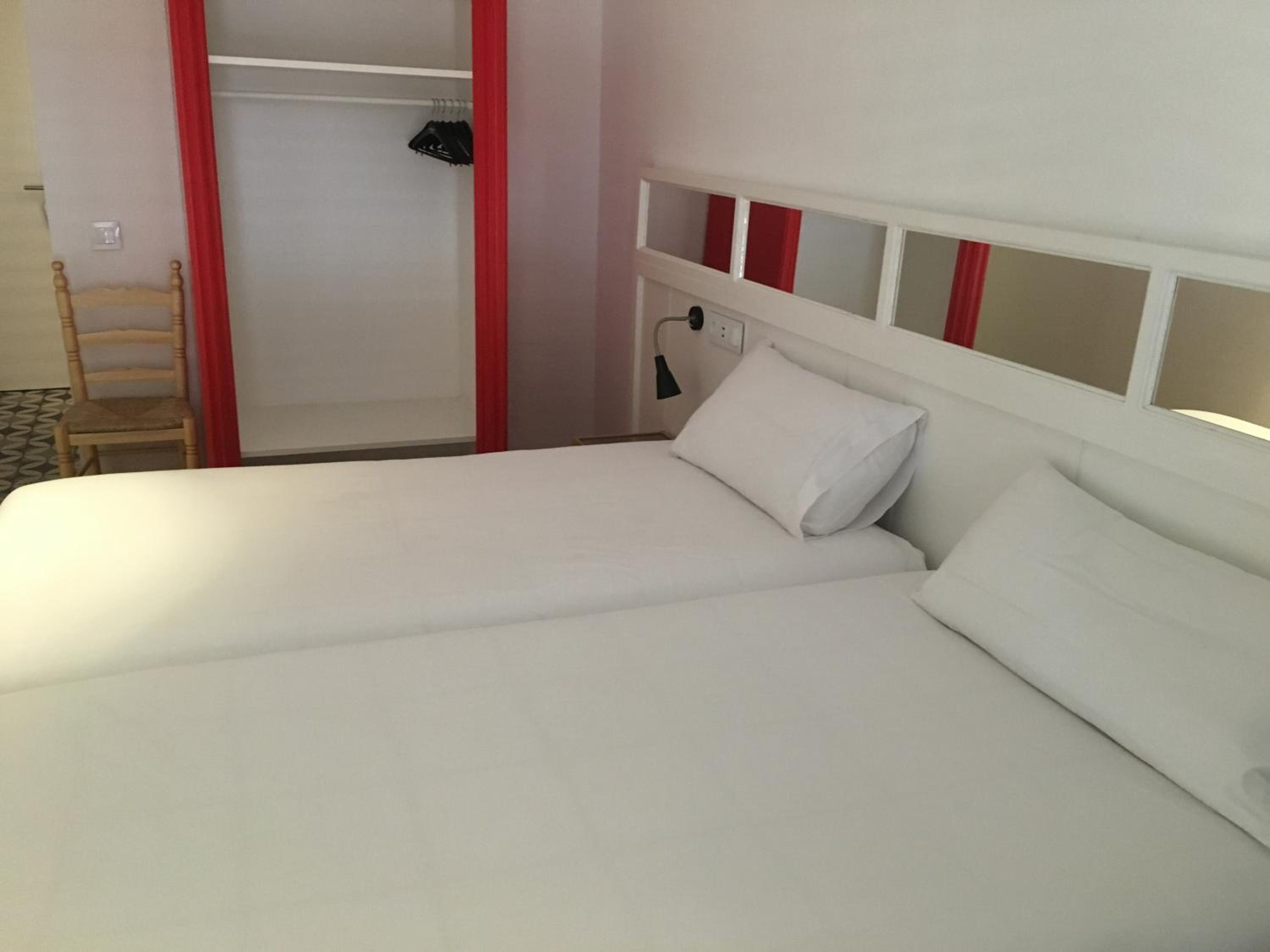 Twin Room with Balcony photo 2