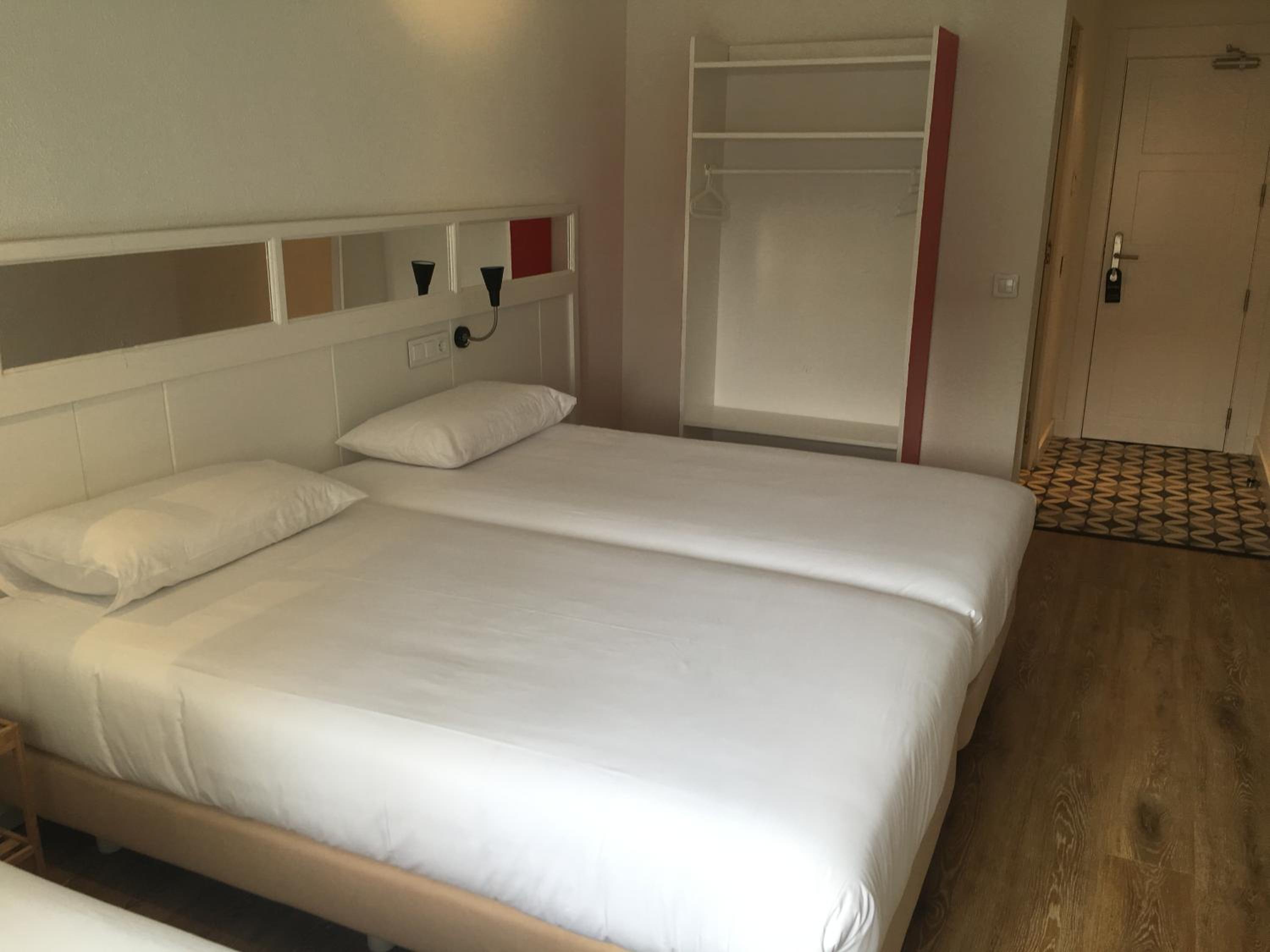 Basic Triple Room photo 3