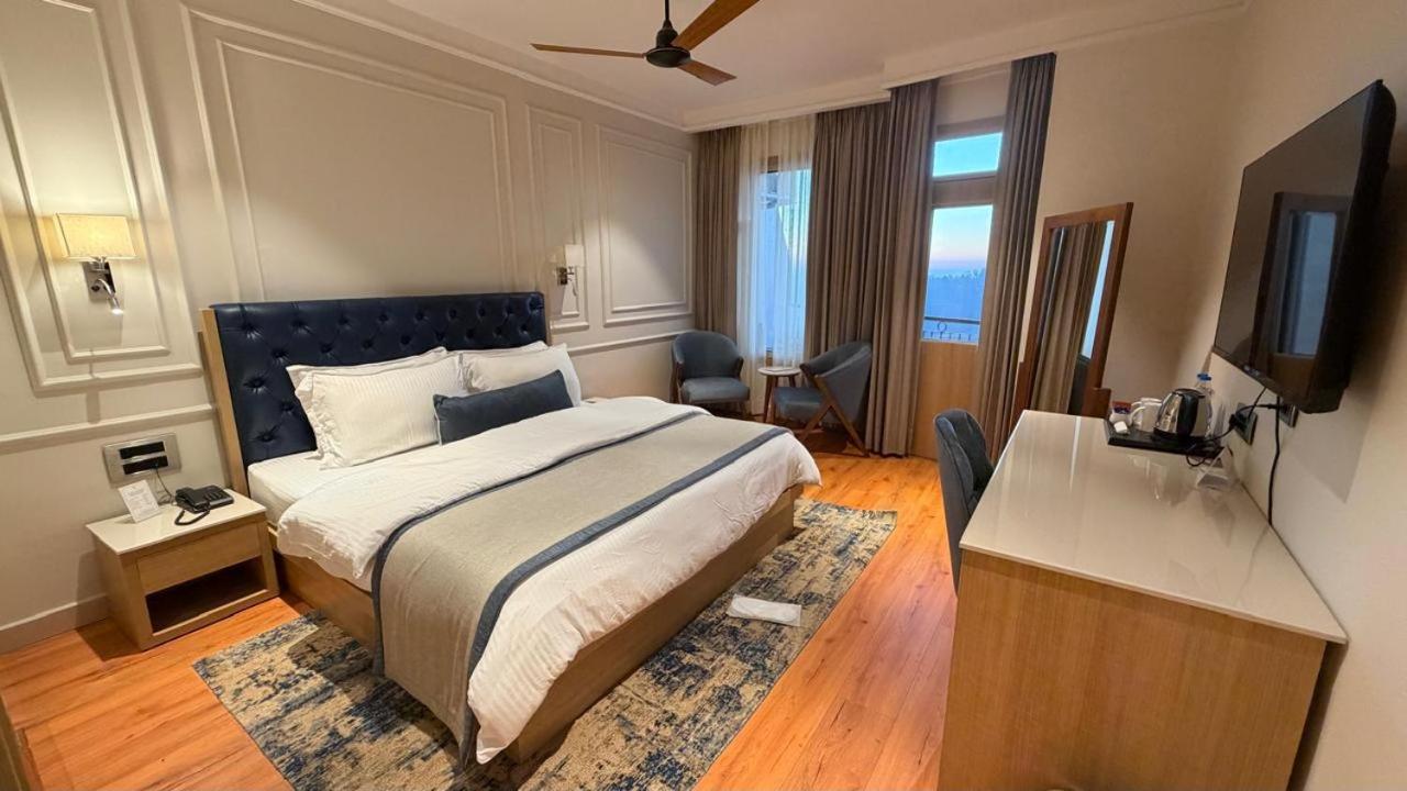 King Room with Balcony photo 1