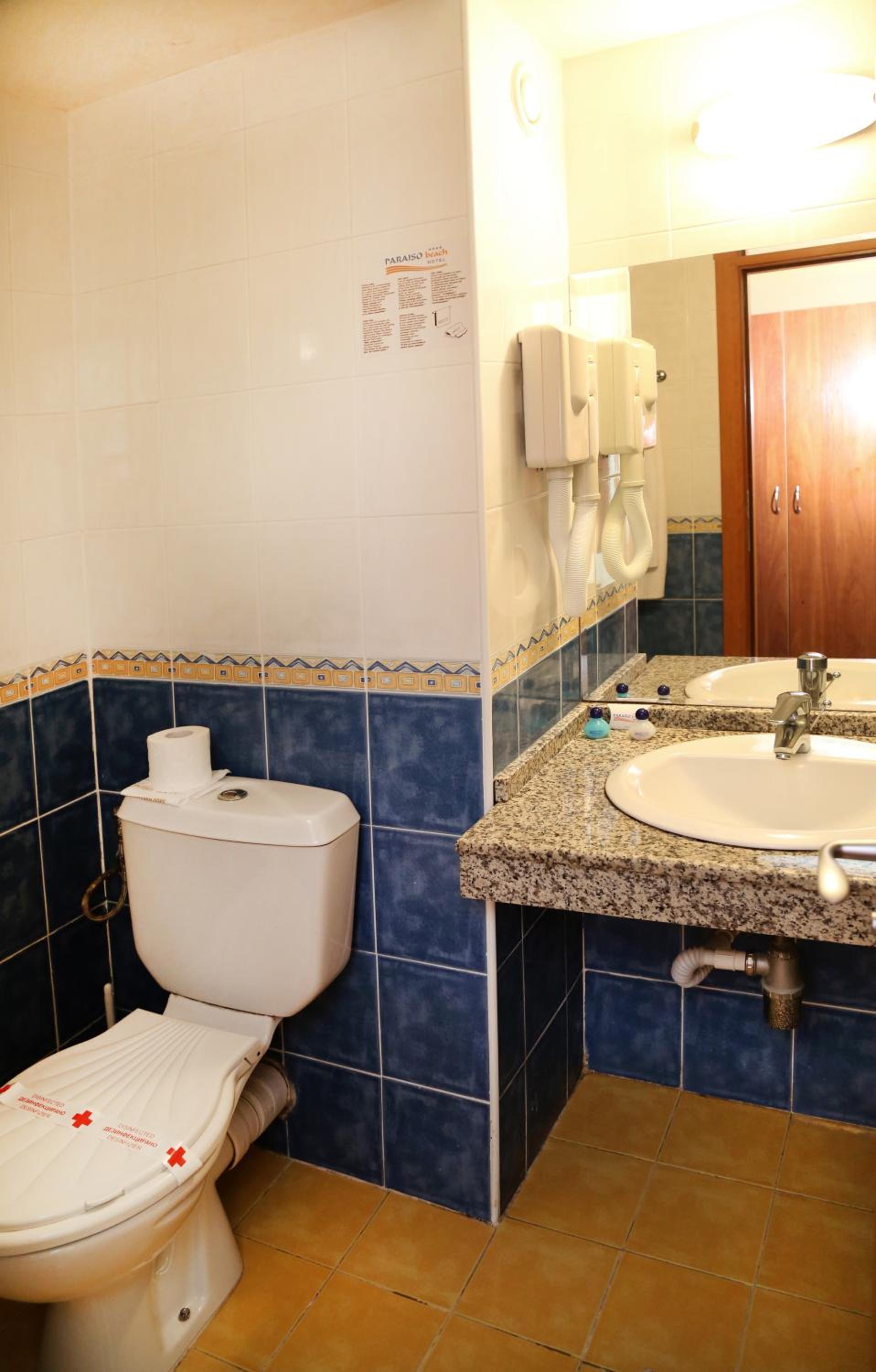 Twin Room (2 Adults + 1 Child) photo 3