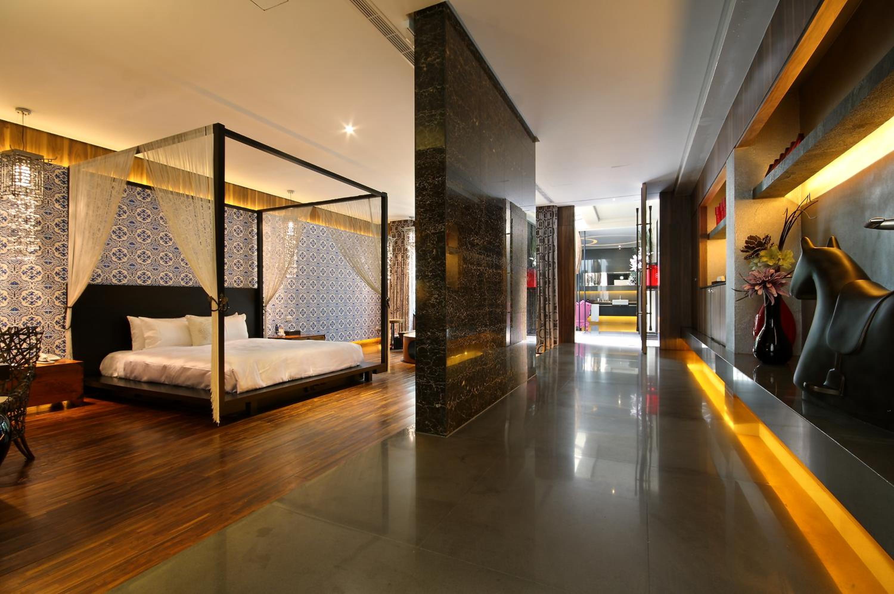 Deluxe Suite (Check-in after 21:00)