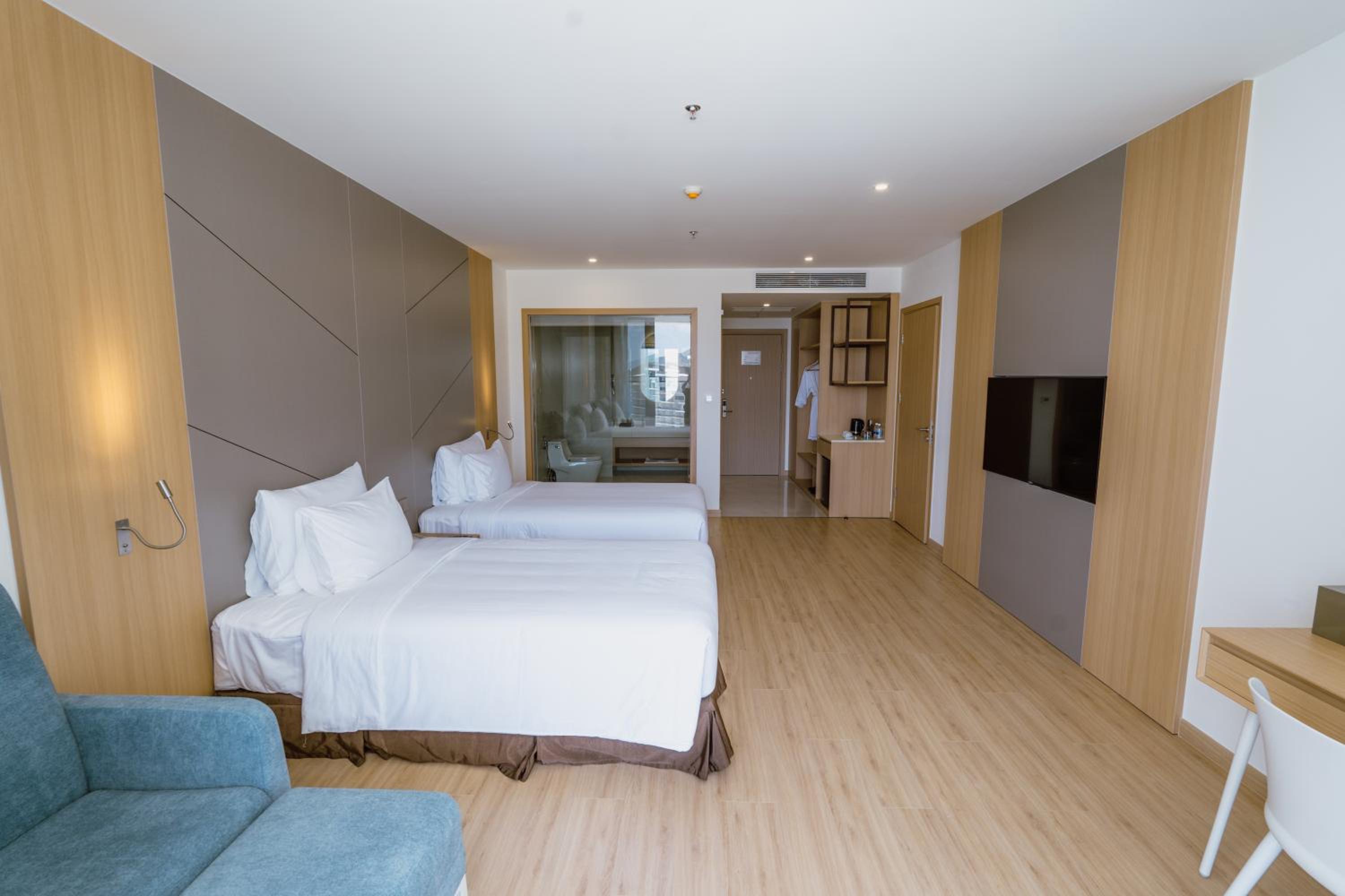 Deluxe Family Room - Photo 7