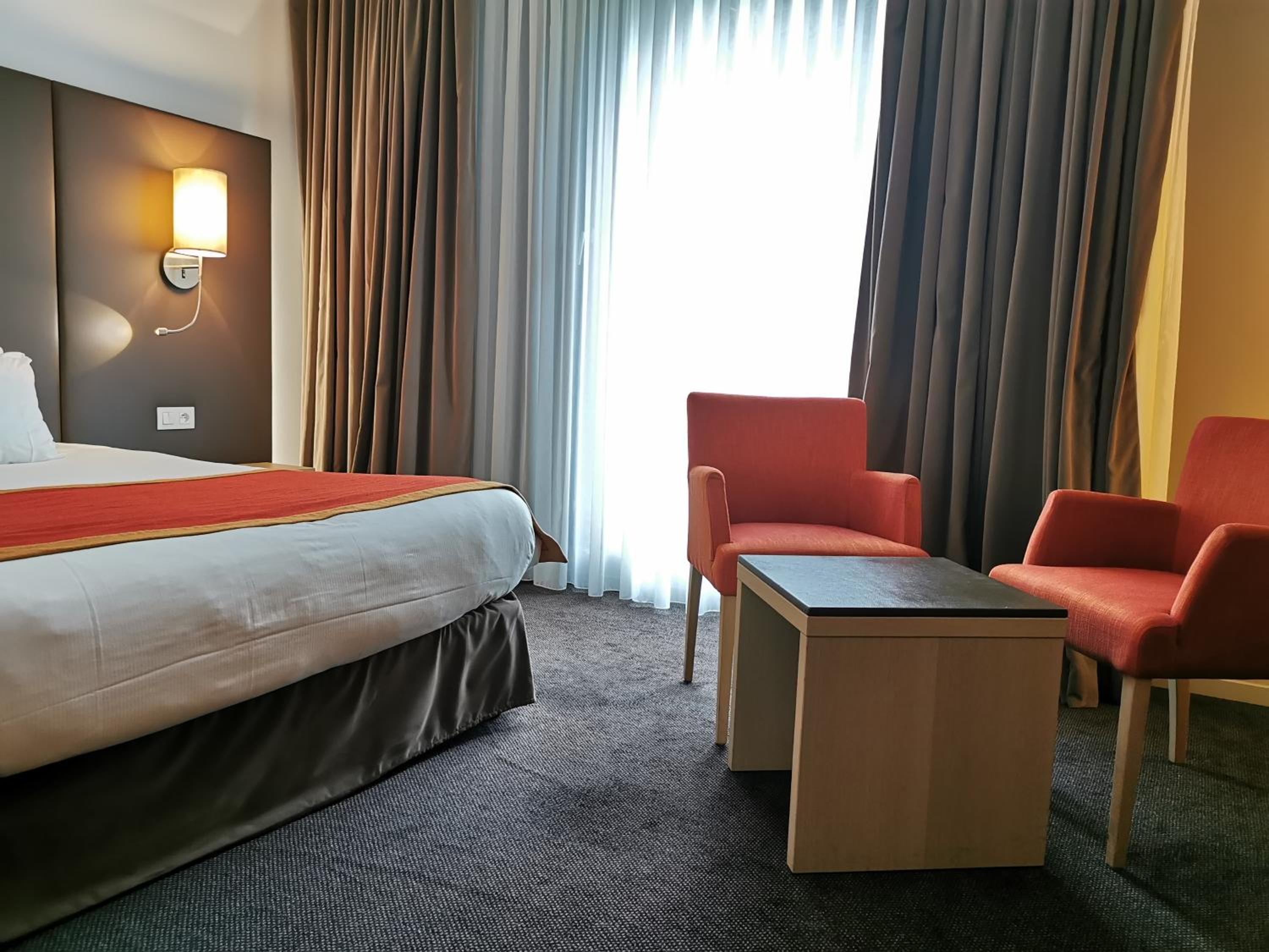 Large Double Room - Photo 2