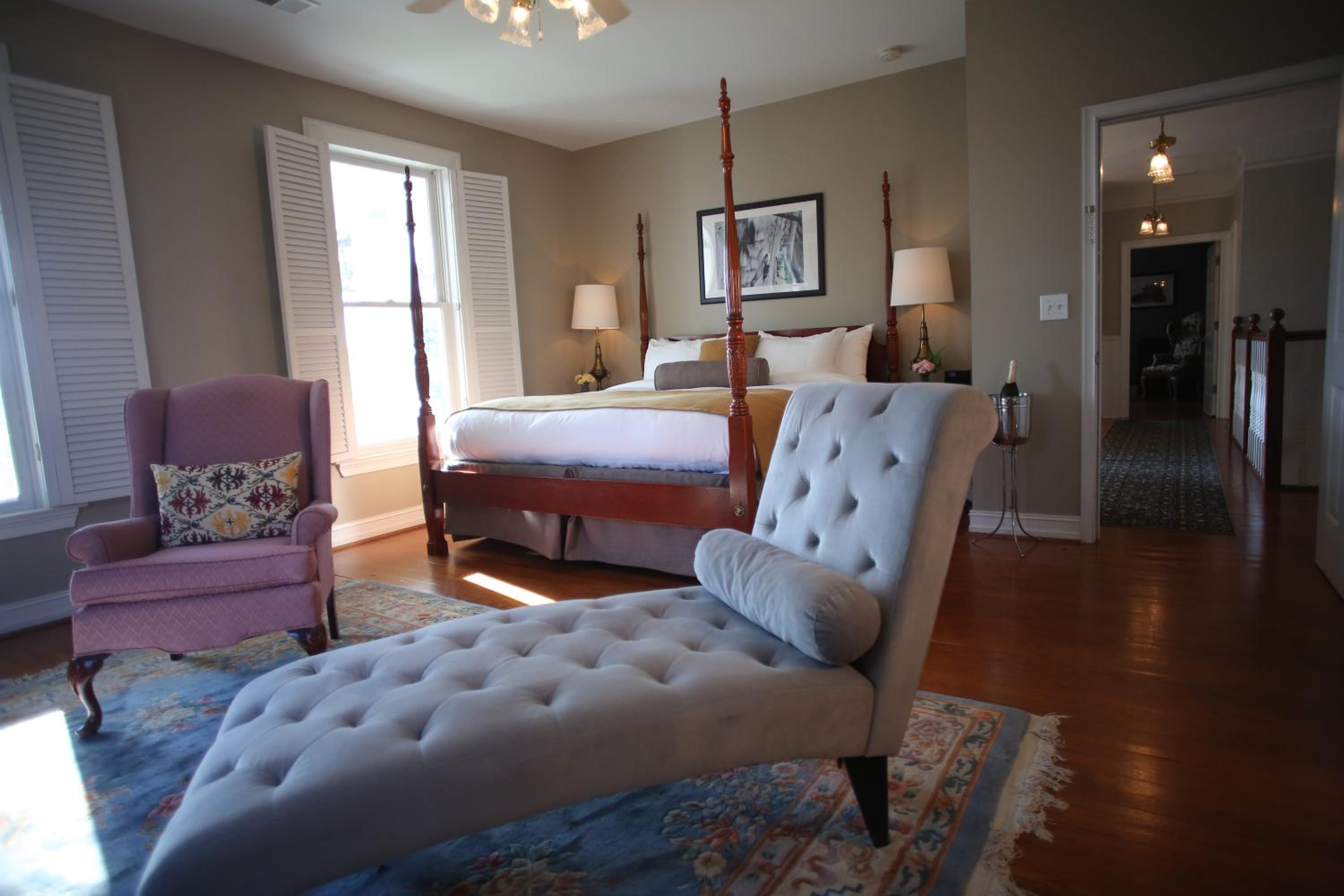 Deluxe King Room photo 3