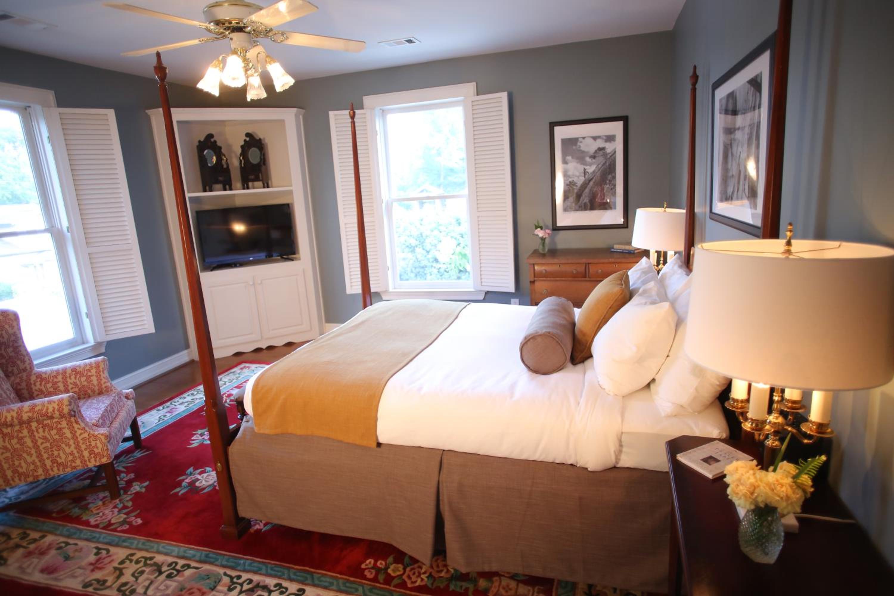 Deluxe King Room photo 1