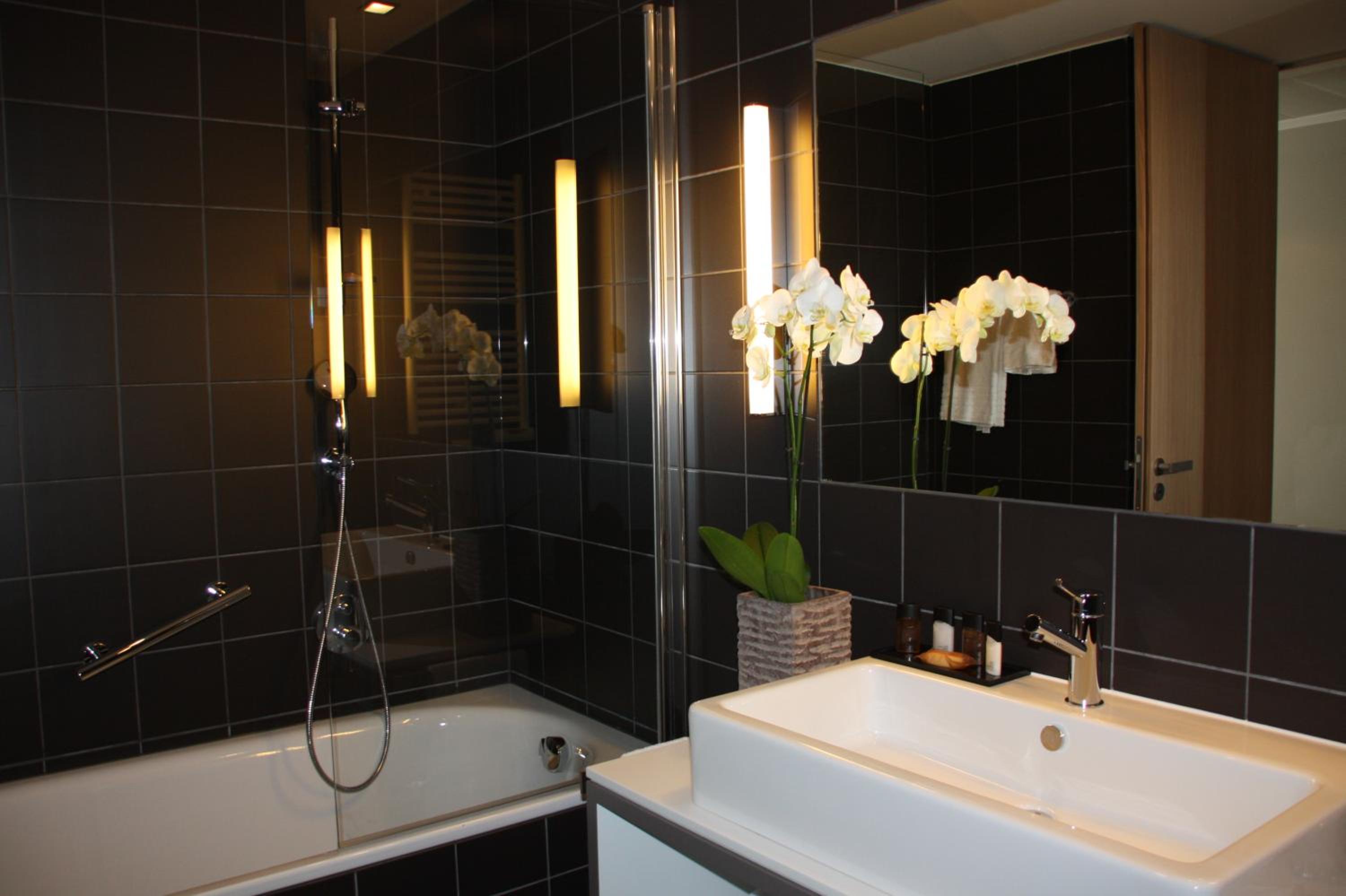 Deluxe Double Room with Balcony - Photo 3