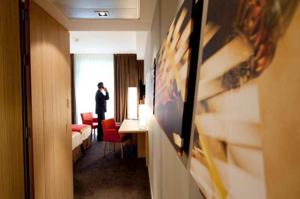 Deluxe Double Room with Balcony - Photo 4