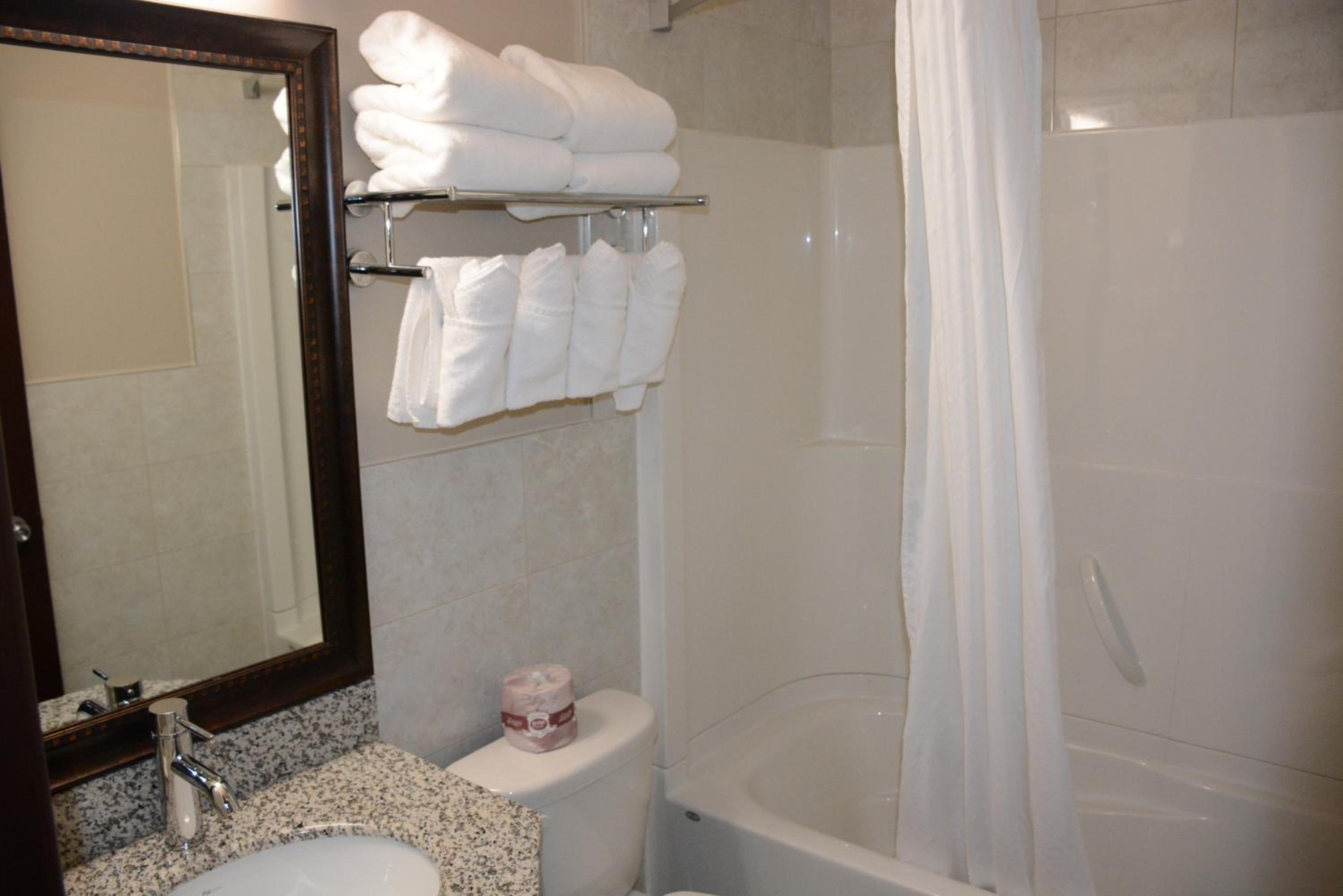 Queen Room - Non-Smoking - Photo 3