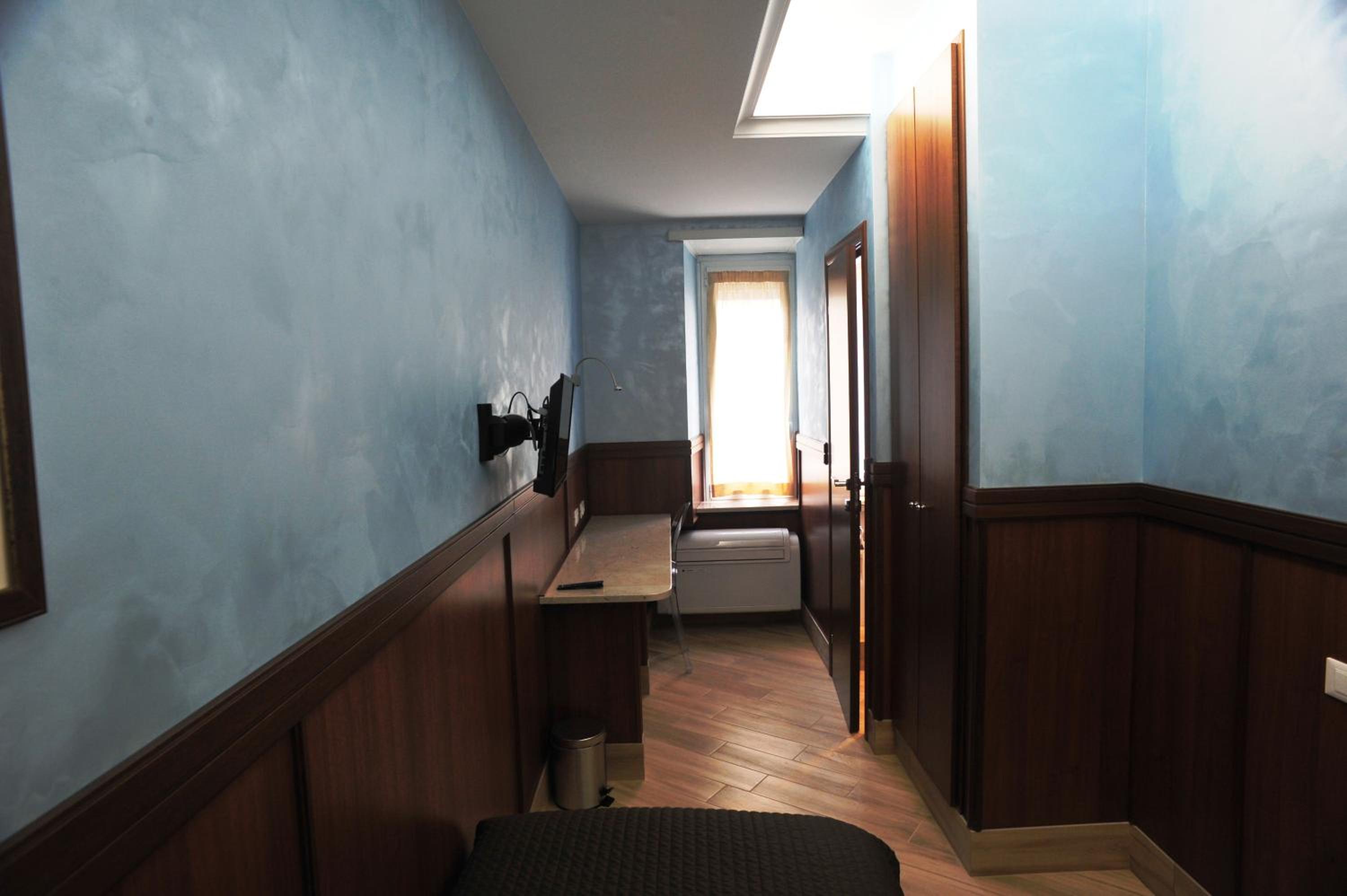 Single Room photo 2