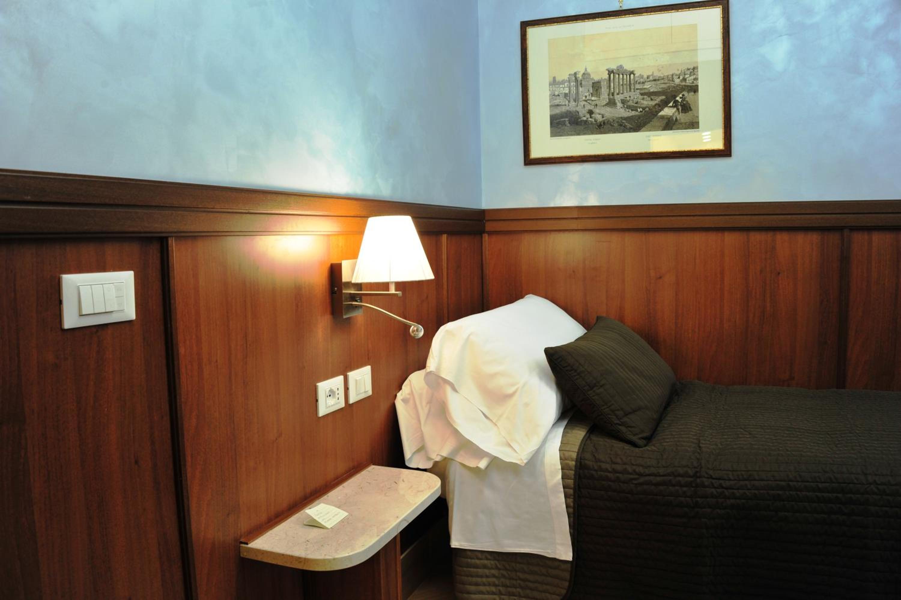 Single Room photo 2