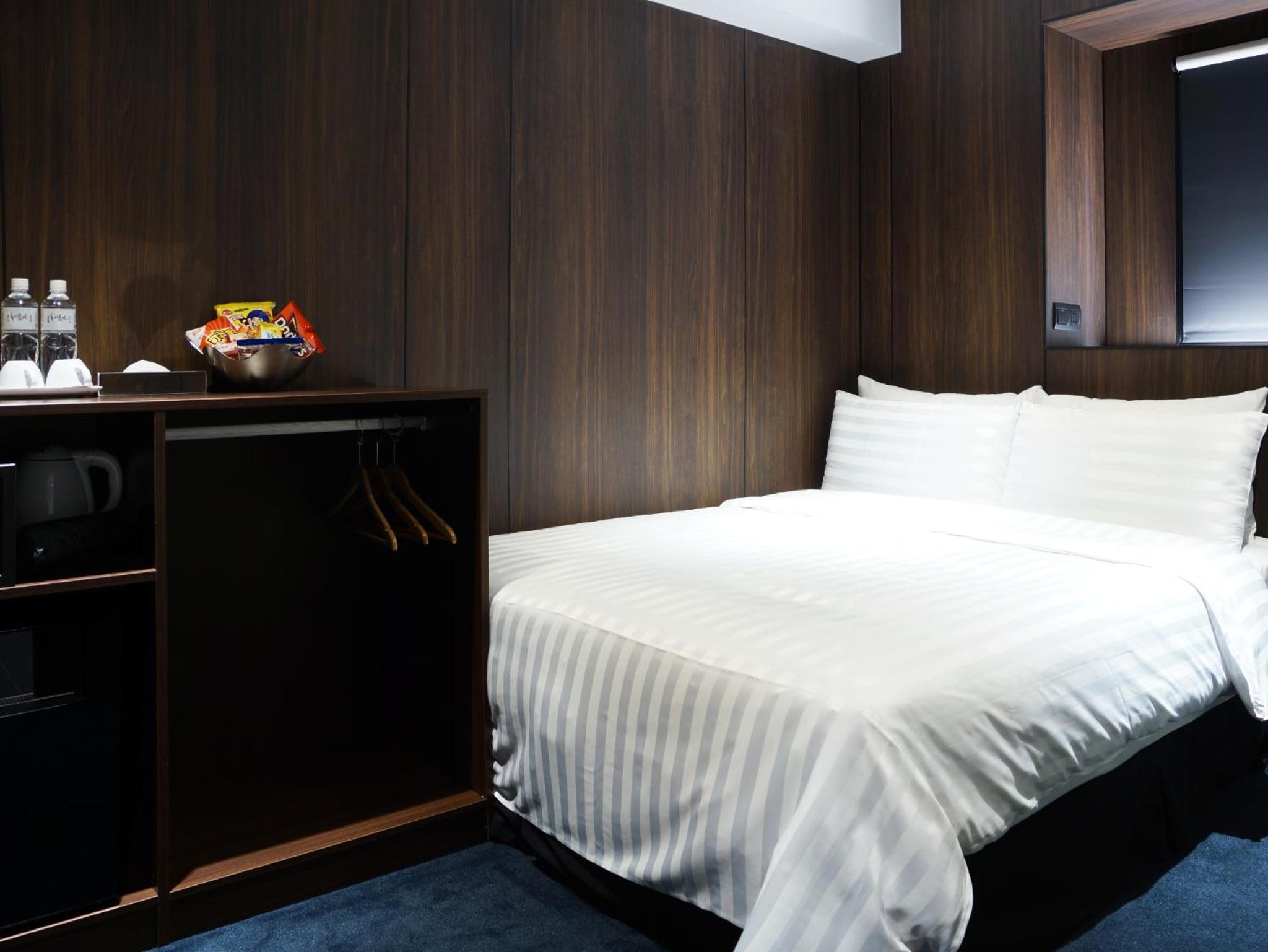 Double Room thumbnail 6