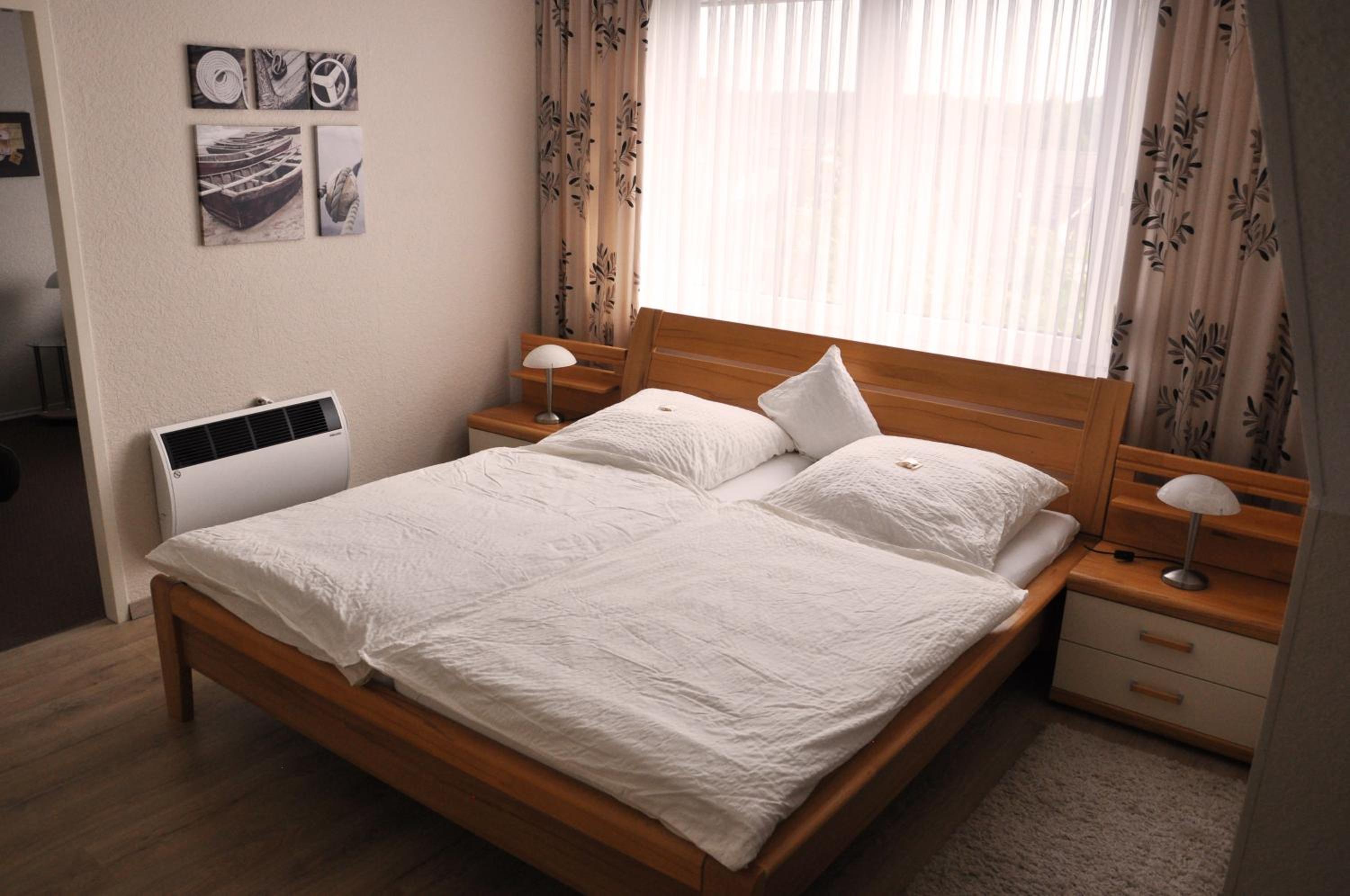 Triple Room with Bathroom - Photo 1