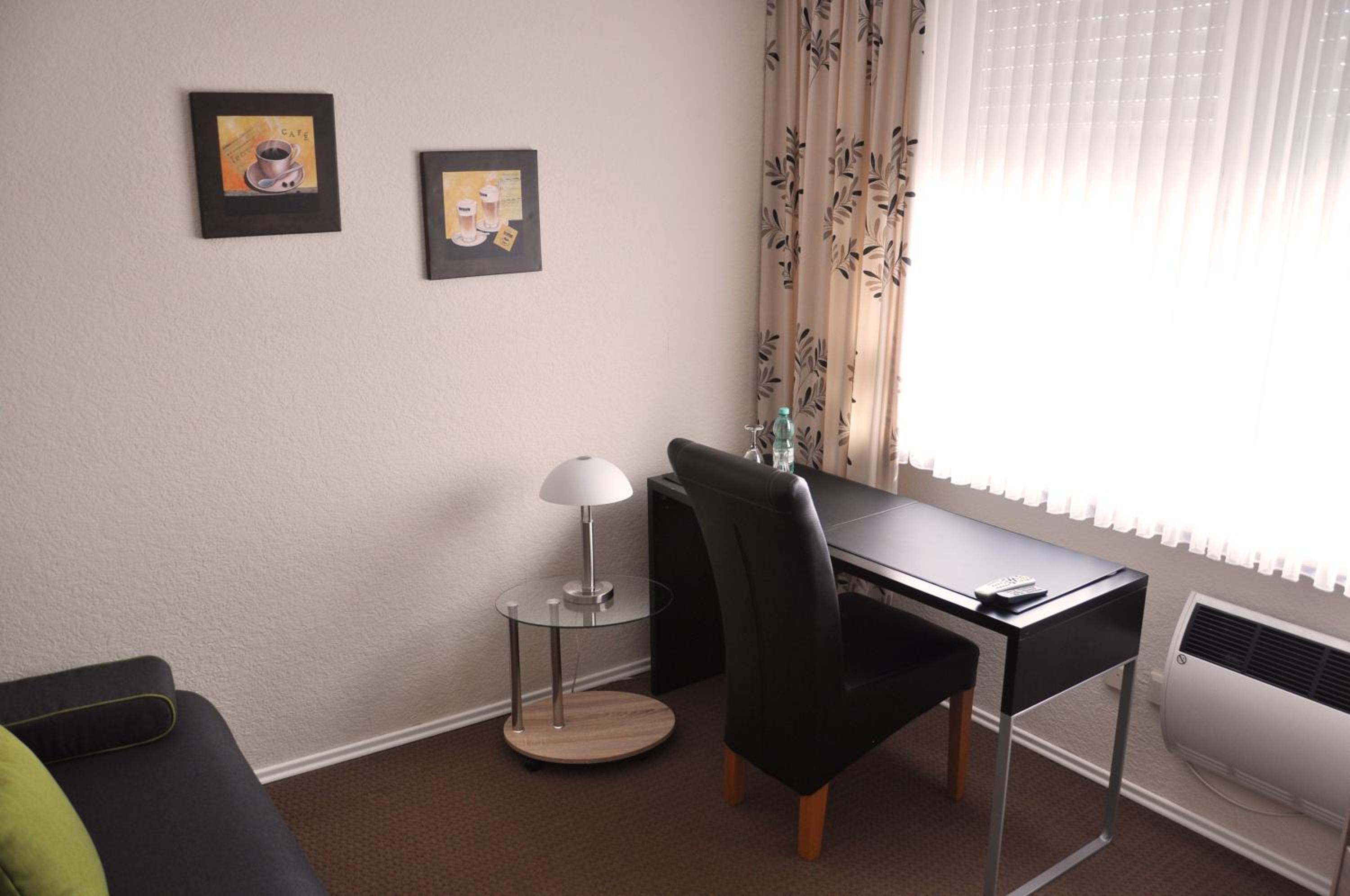 Triple Room with Bathroom - Photo 2