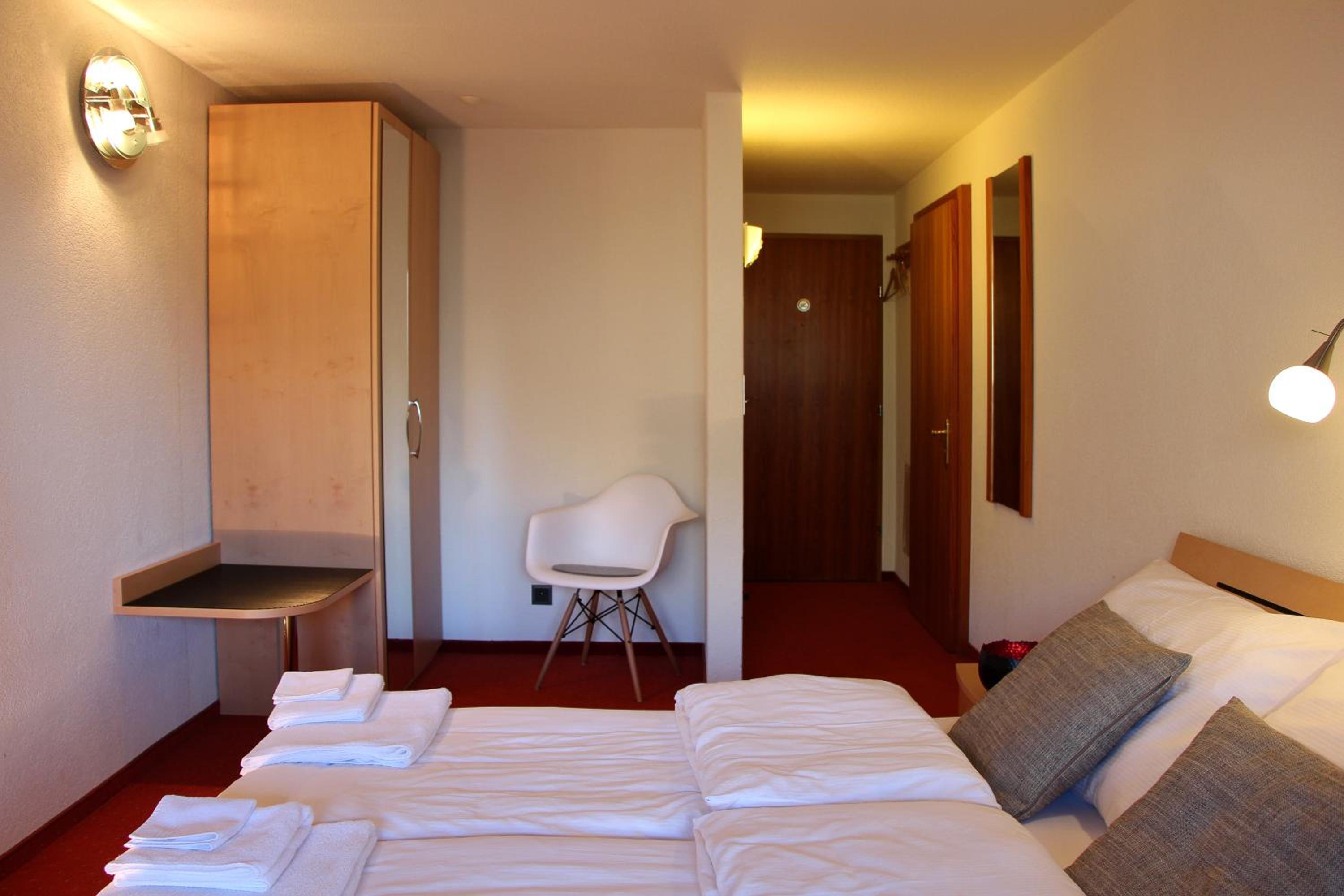 Basic Double Room photo 3