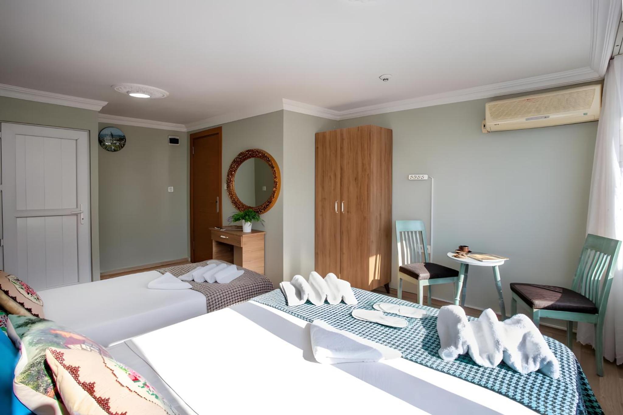 Deluxe Triple Room photo 2