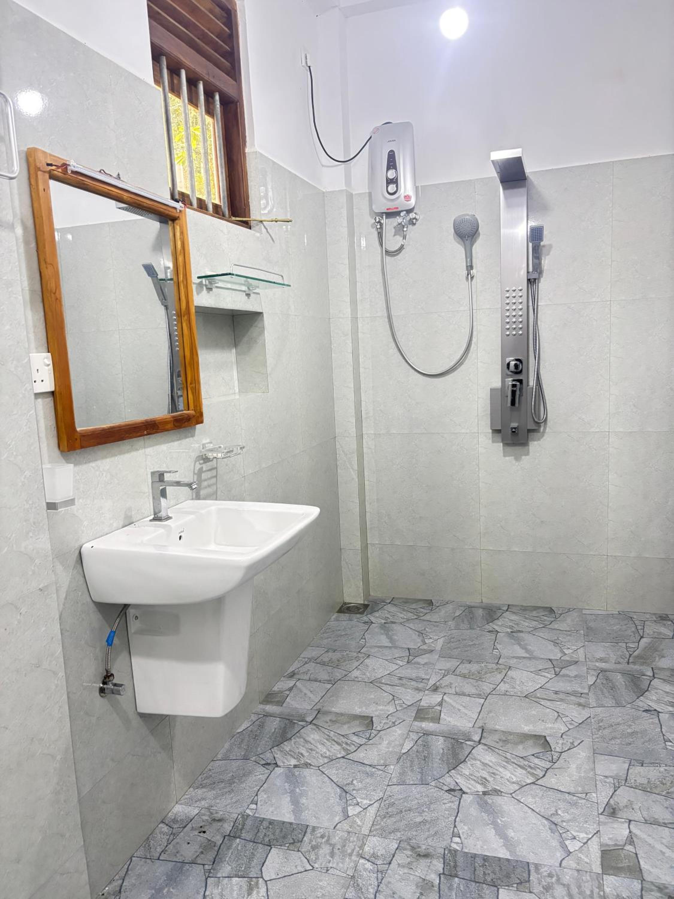 Deluxe Room (2 Adults + 1 Child) photo 2