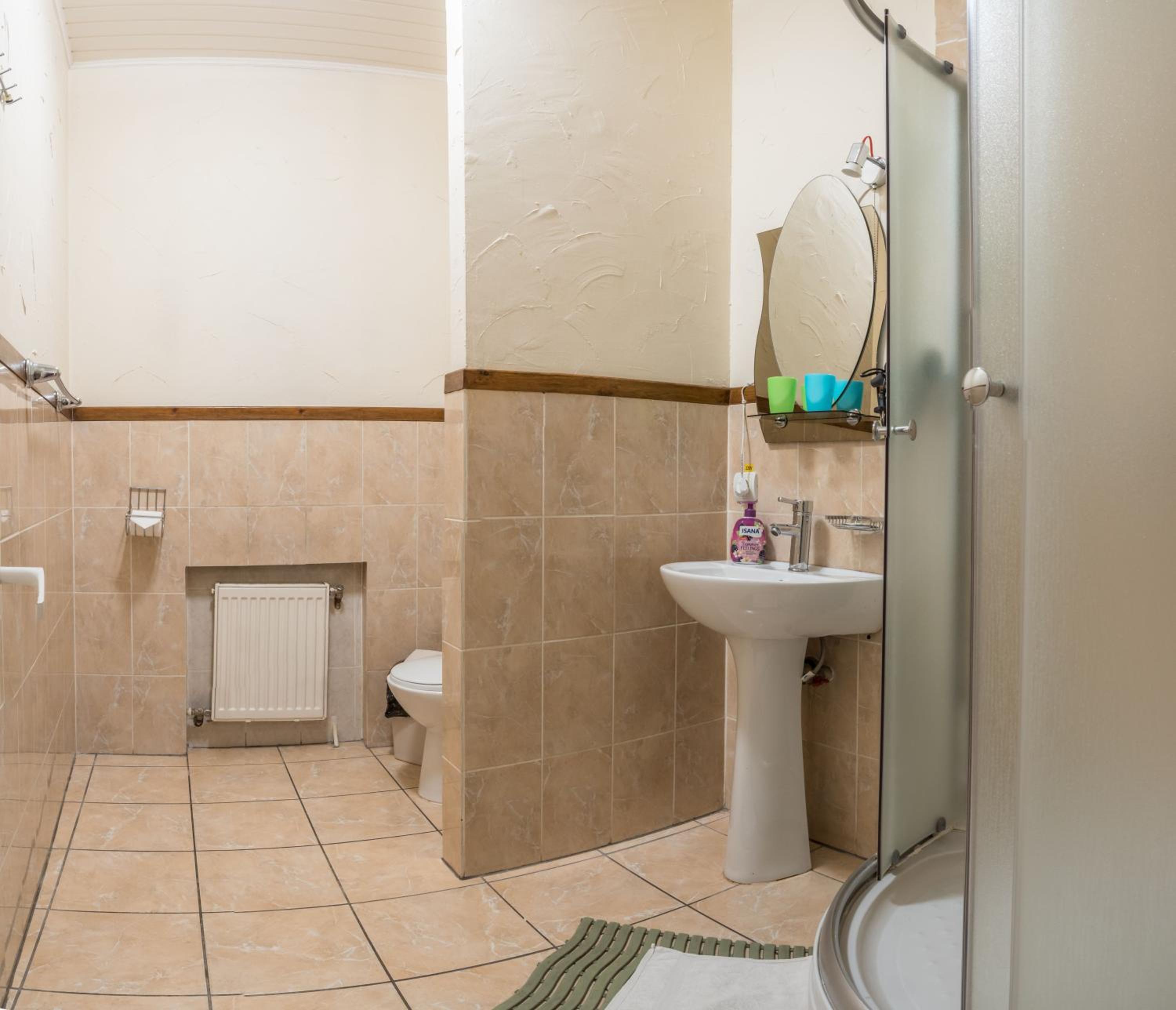 Twin Room - Photo 8