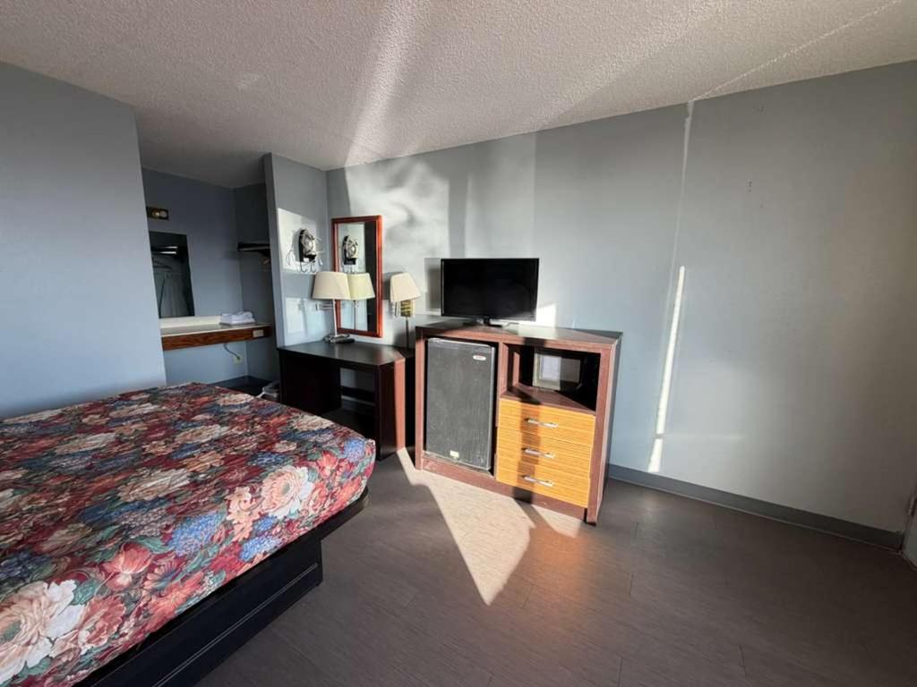 Family Room photo 3