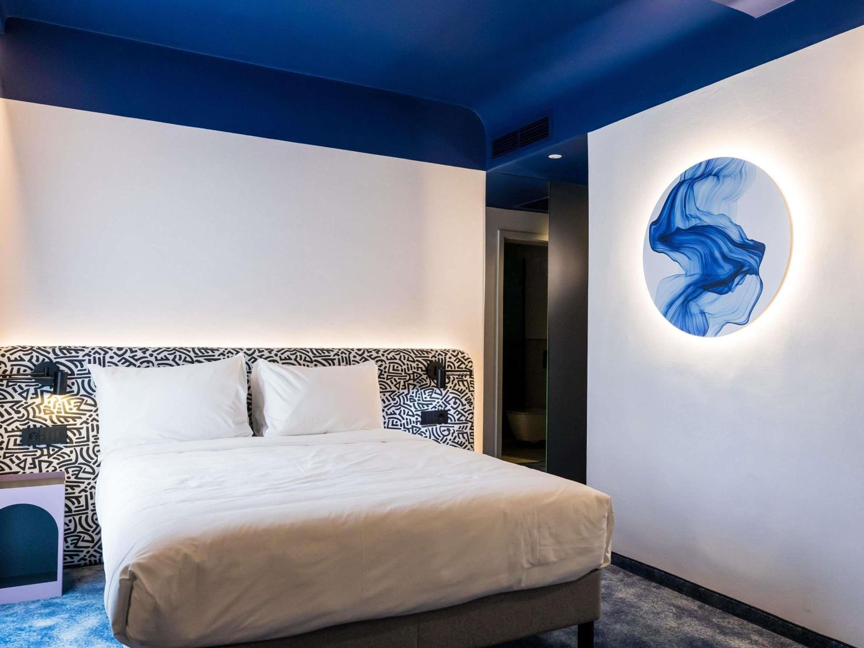 Classic Room with One King-Size Bed