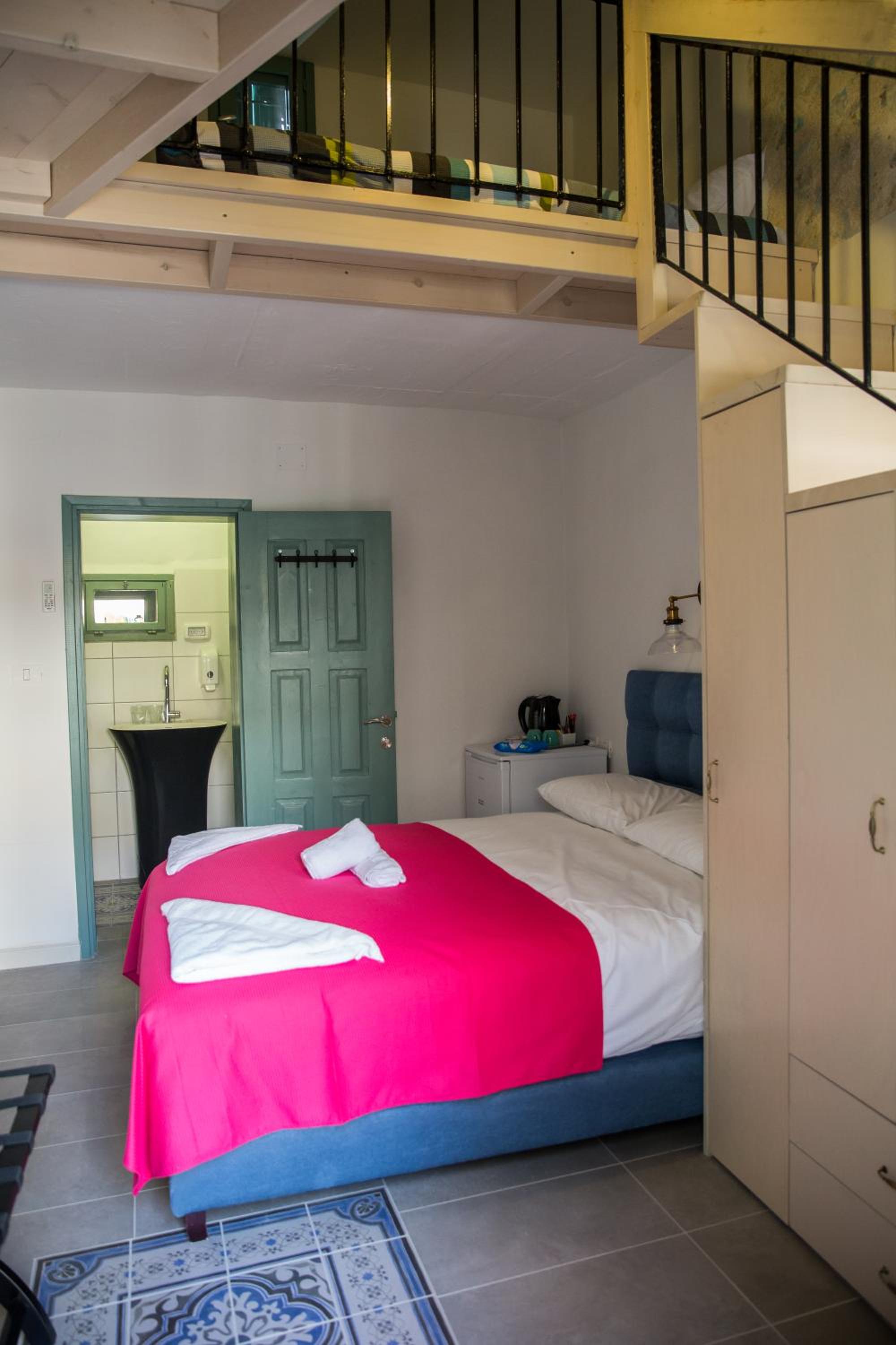 Family Double Room - Photo 7