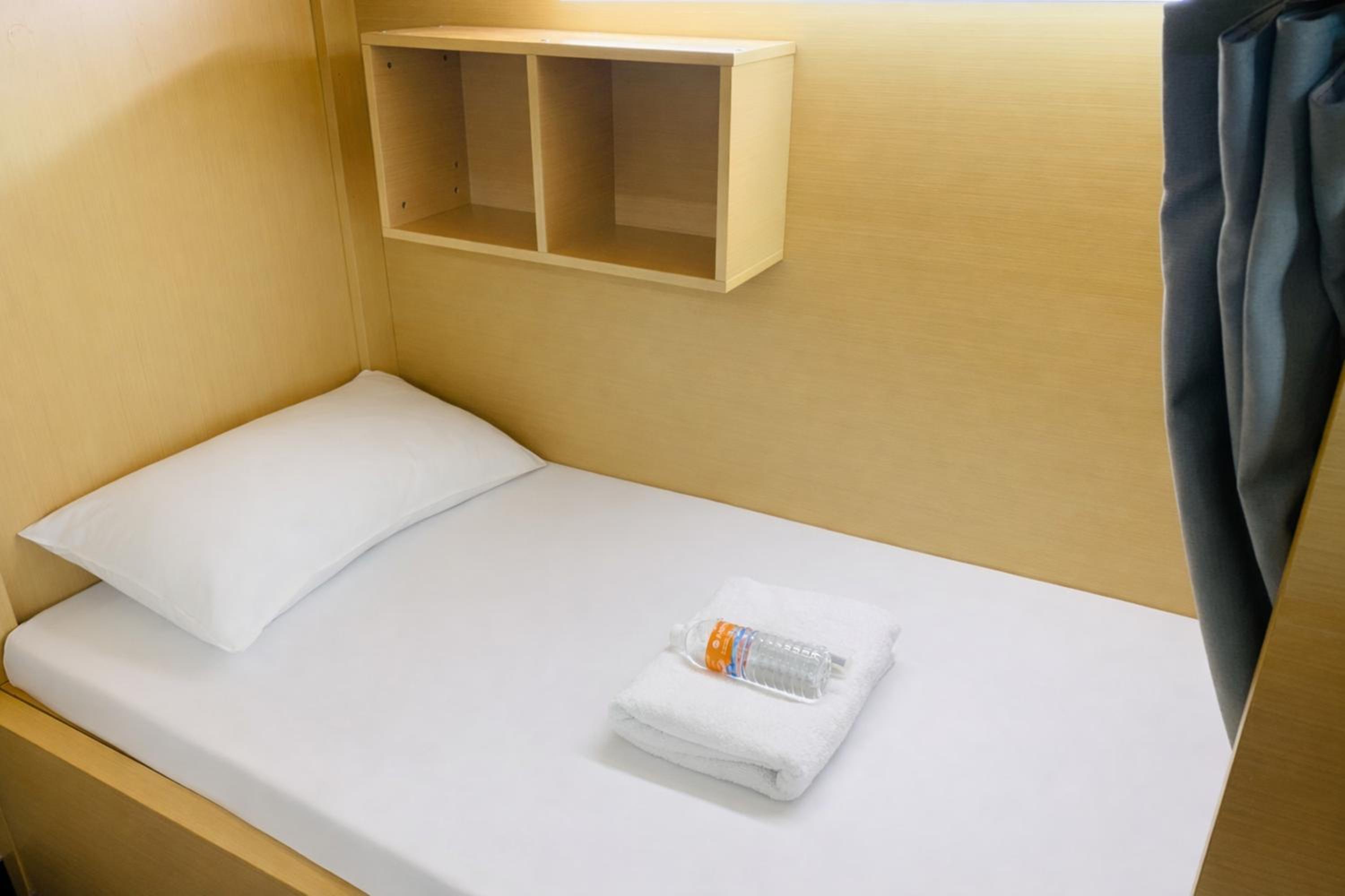 Bed in 4-Bed Male Dormitory Room photo 1