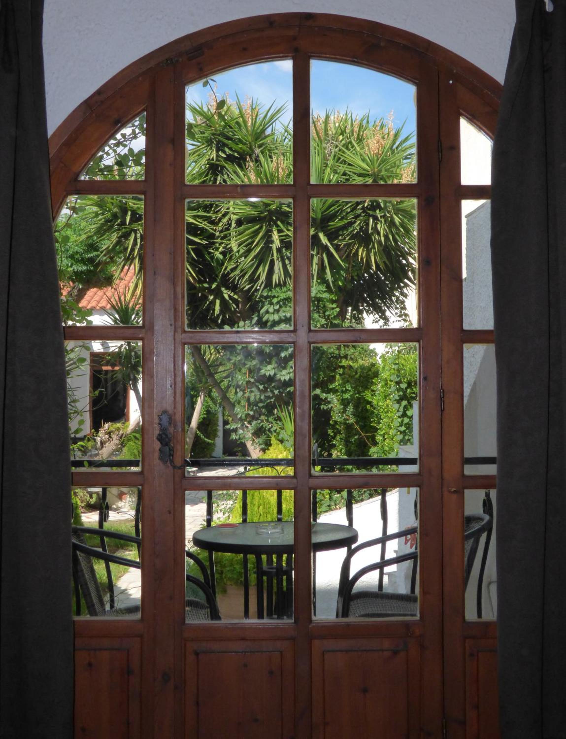 Twin Studio with Garden View photo 3
