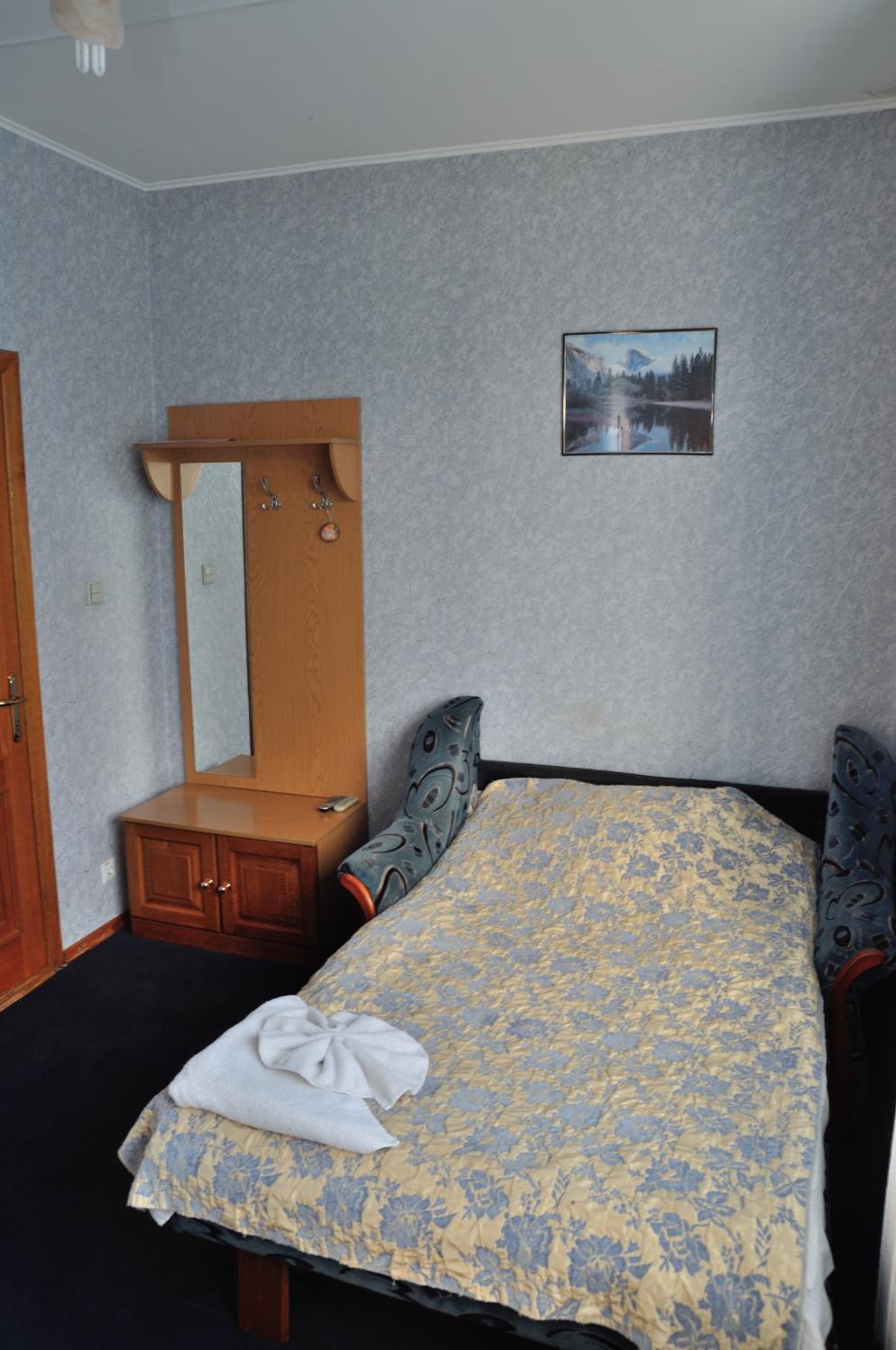 Small Single Room photo 3