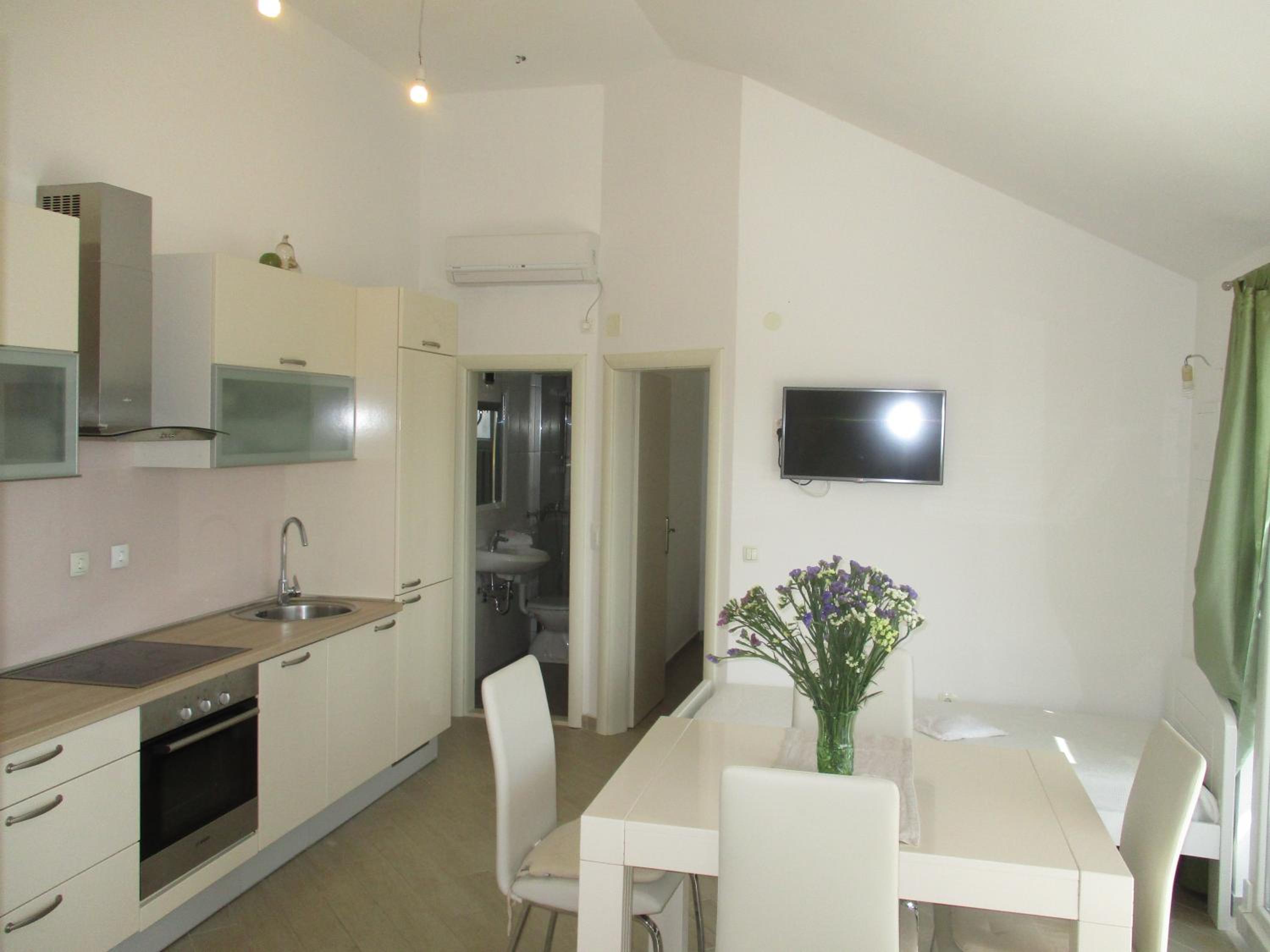 Apartment with Sea View - Photo 7