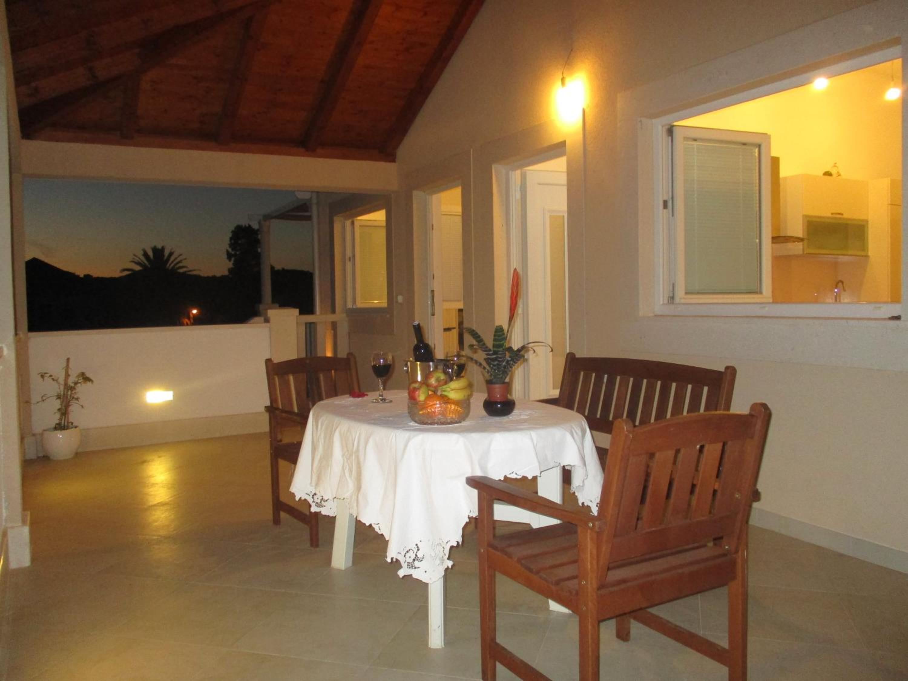 Apartment with Sea View - Photo 5