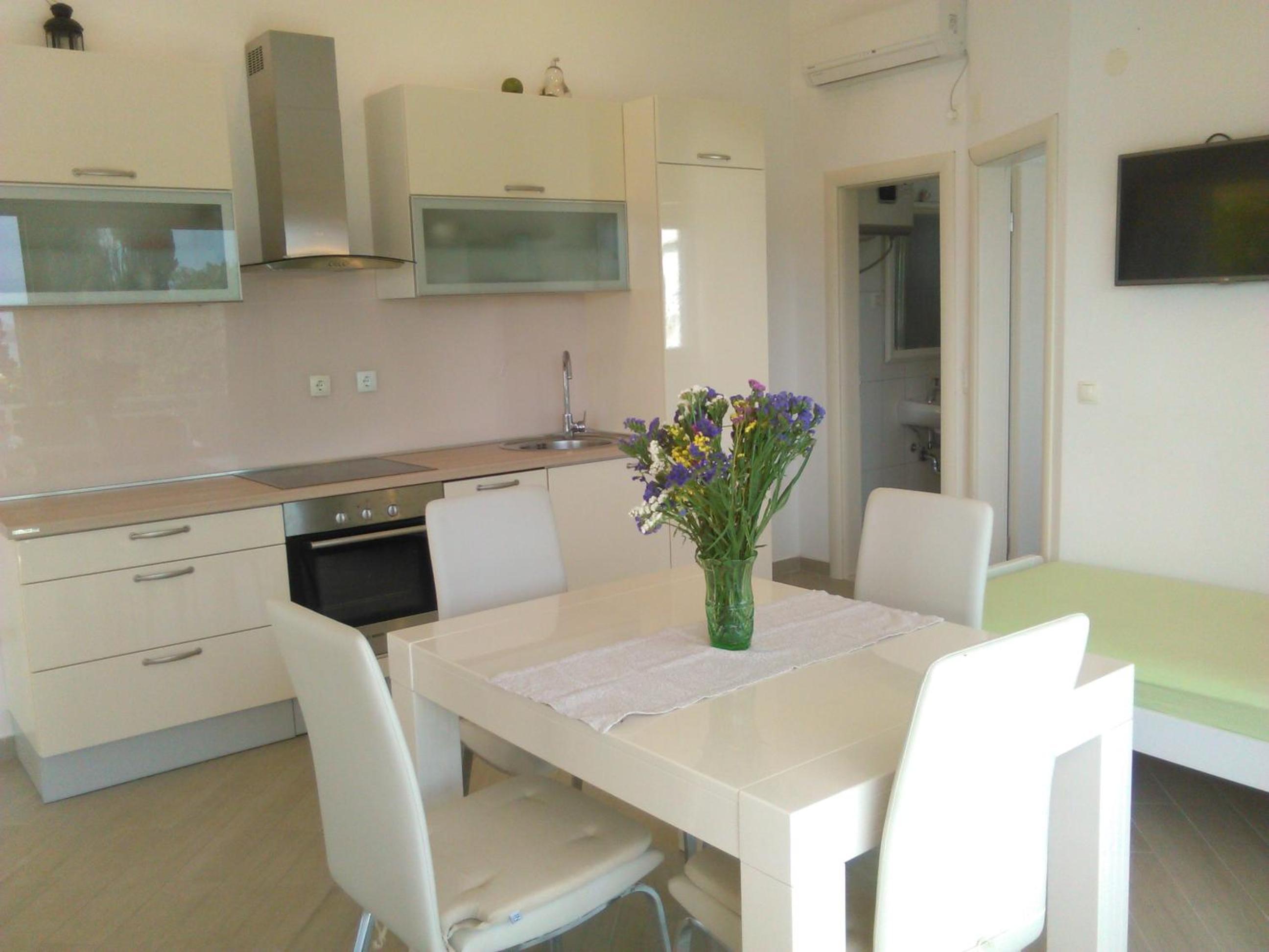Apartment with Sea View - Photo 3