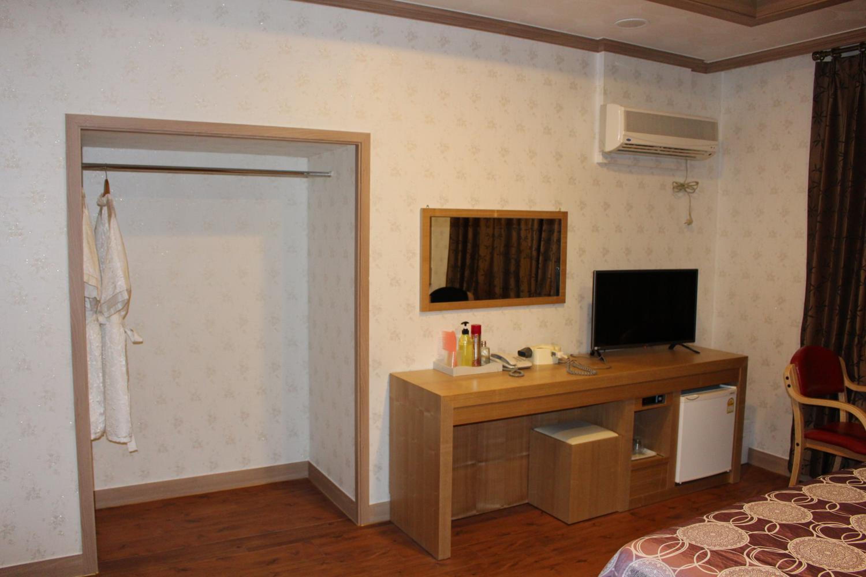 Deluxe Double Room - Photo 7