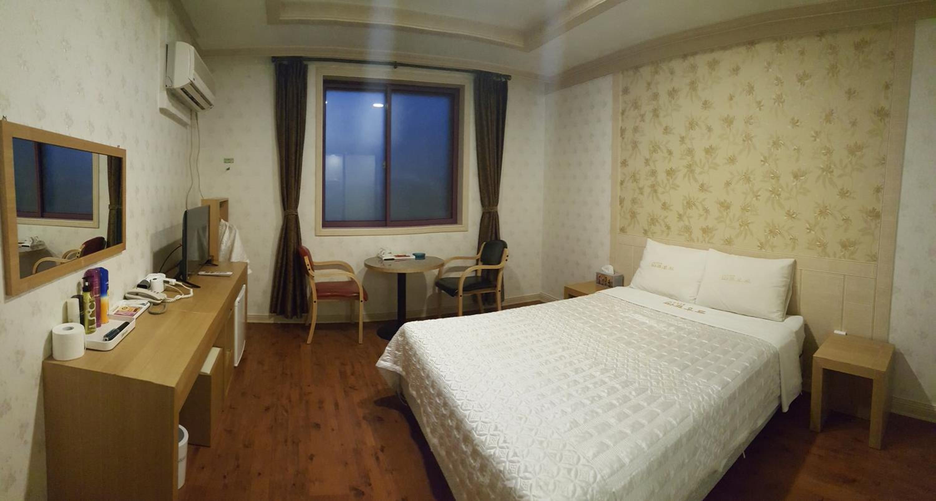 Deluxe Double Room - Photo 8
