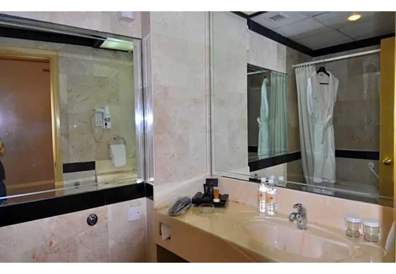 Deluxe King Room - Photo 1