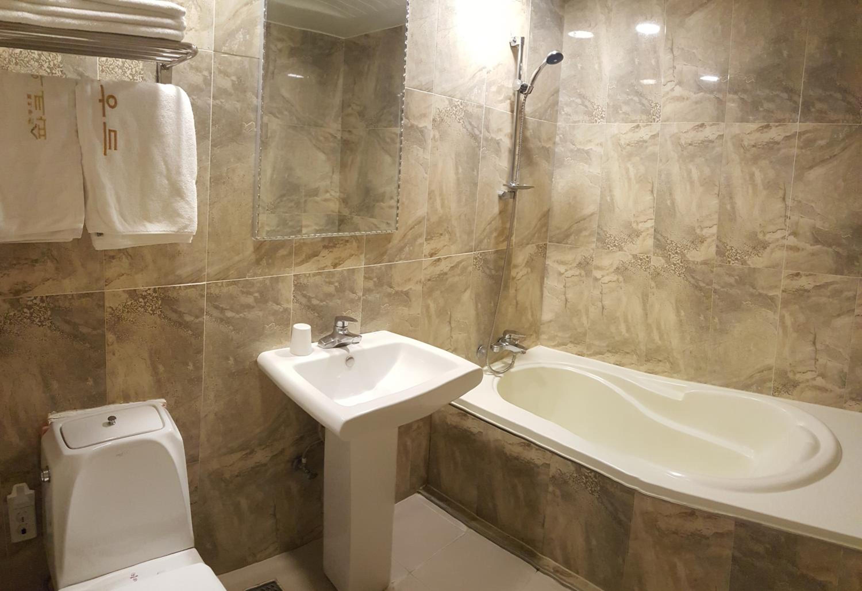 Premium Double Room - Photo 7