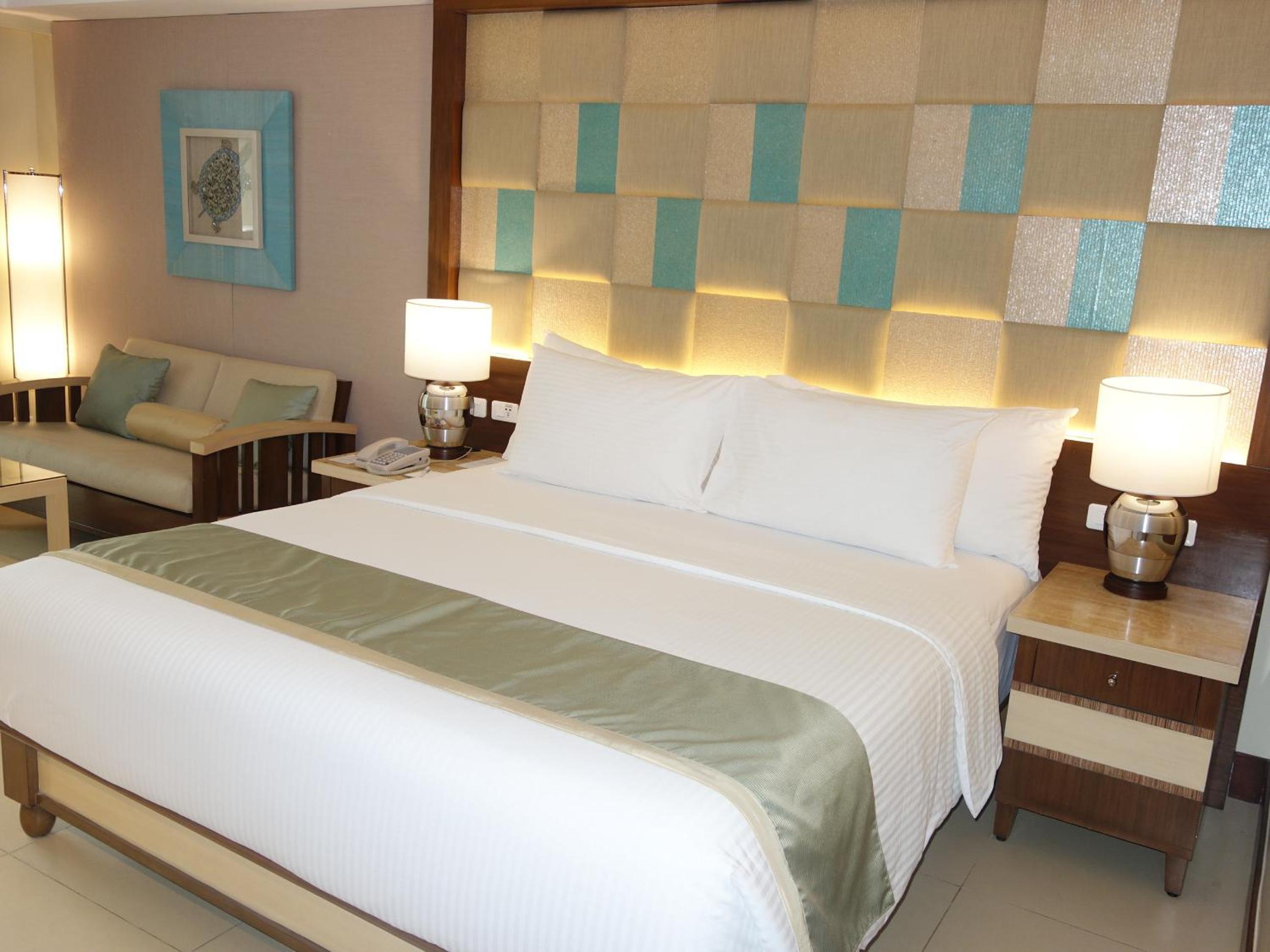 Premier Room with Pool Access - Photo 9