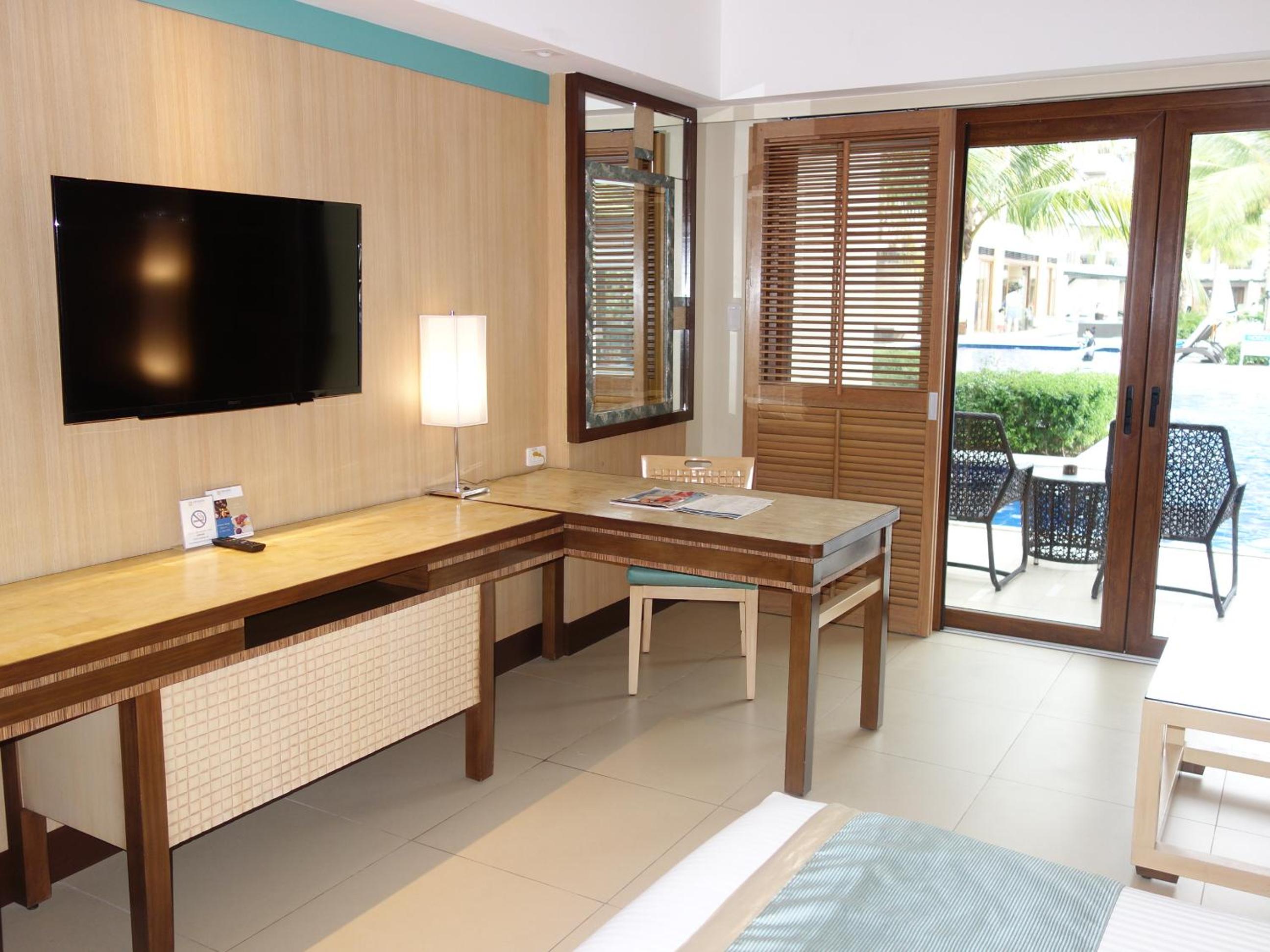 Premier Room with Pool Access - Photo 6