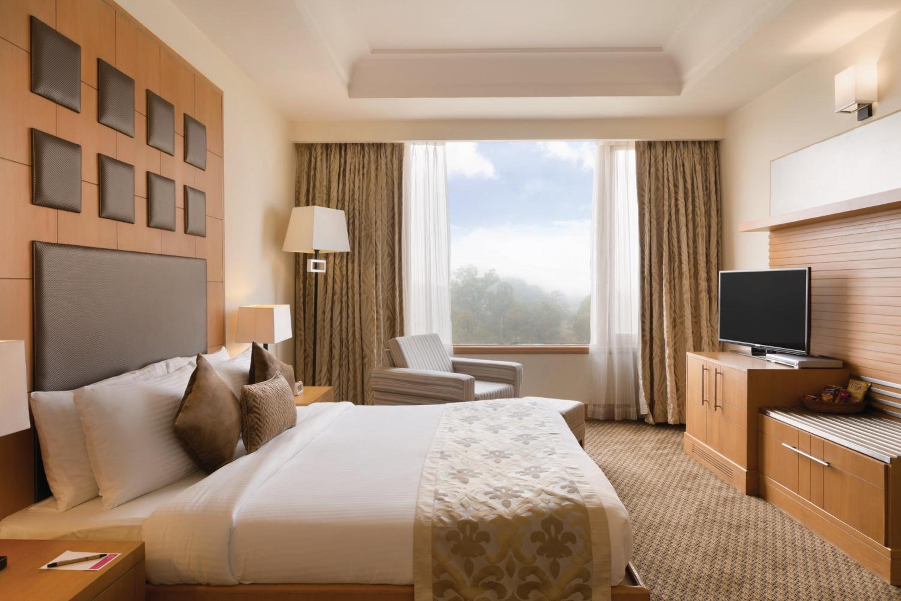 King Suite with Club Lounge Access - Non-Smoking