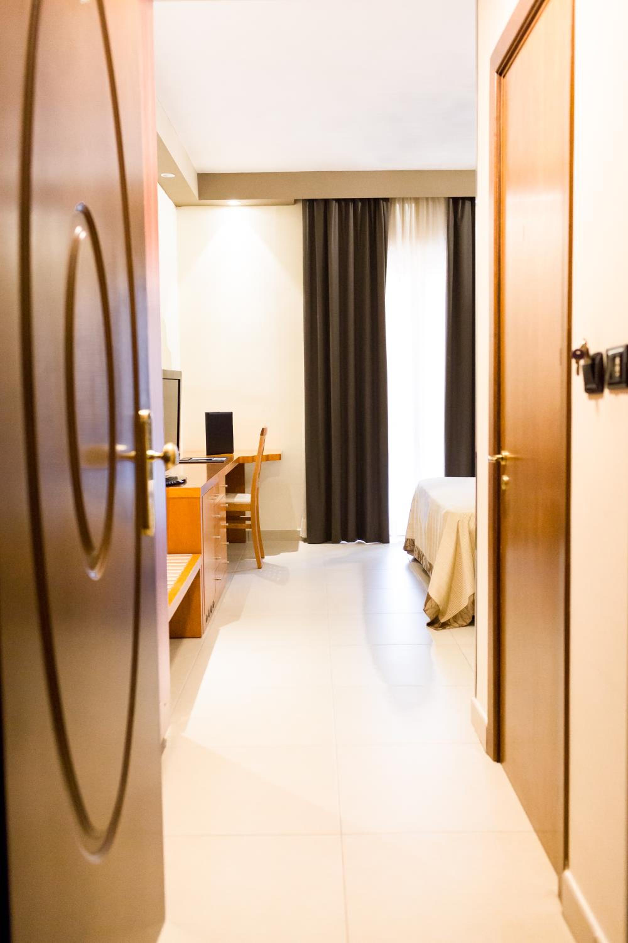 Comfort Queen Room photo 3
