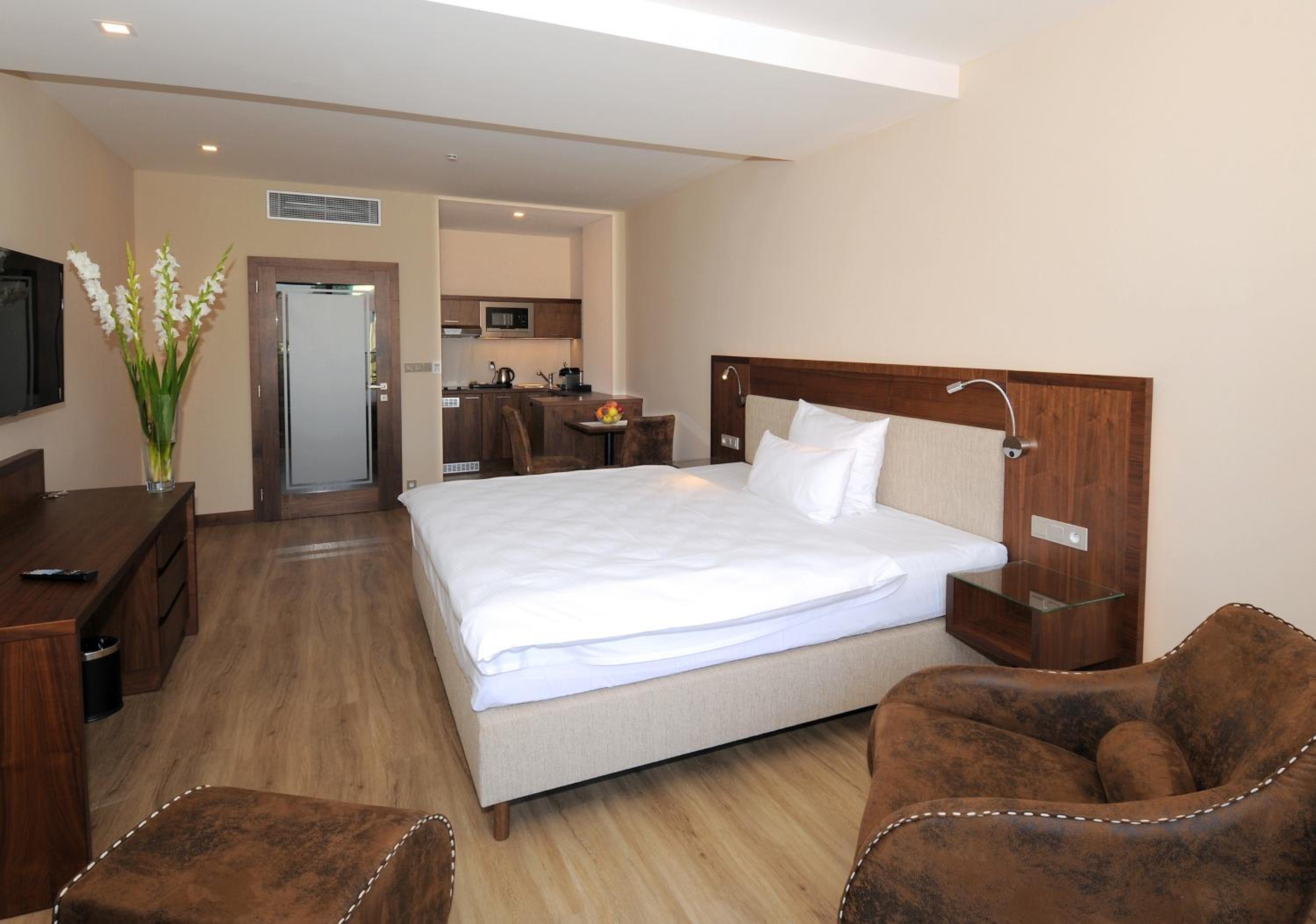 Deluxe Double Room with Balcony photo 2