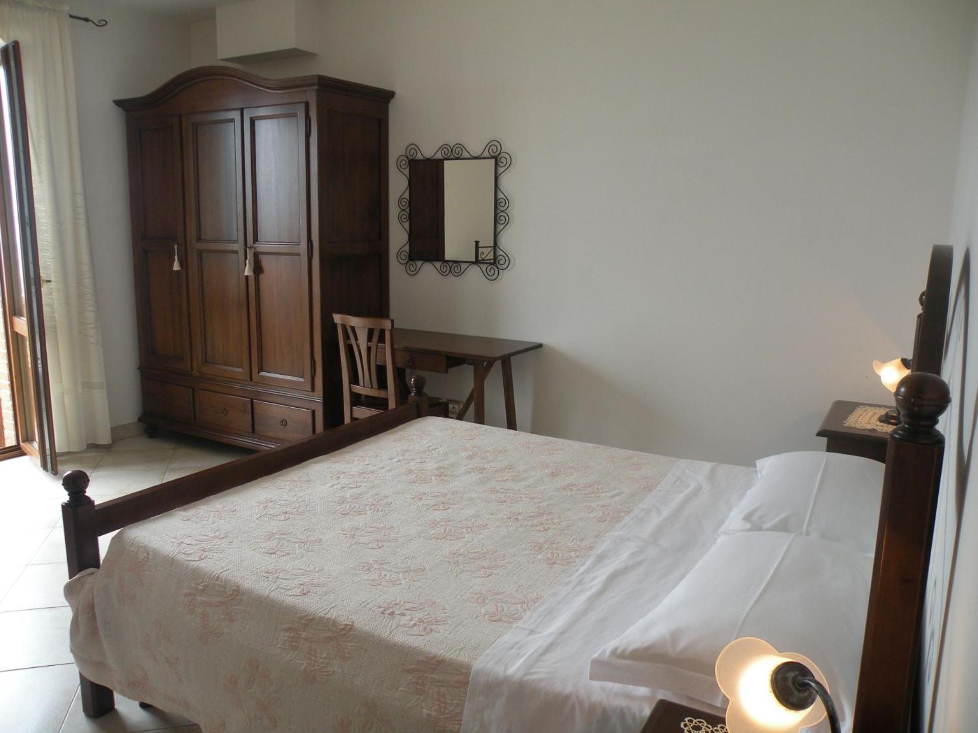 One-Bedroom Apartment with Balcony photo 2