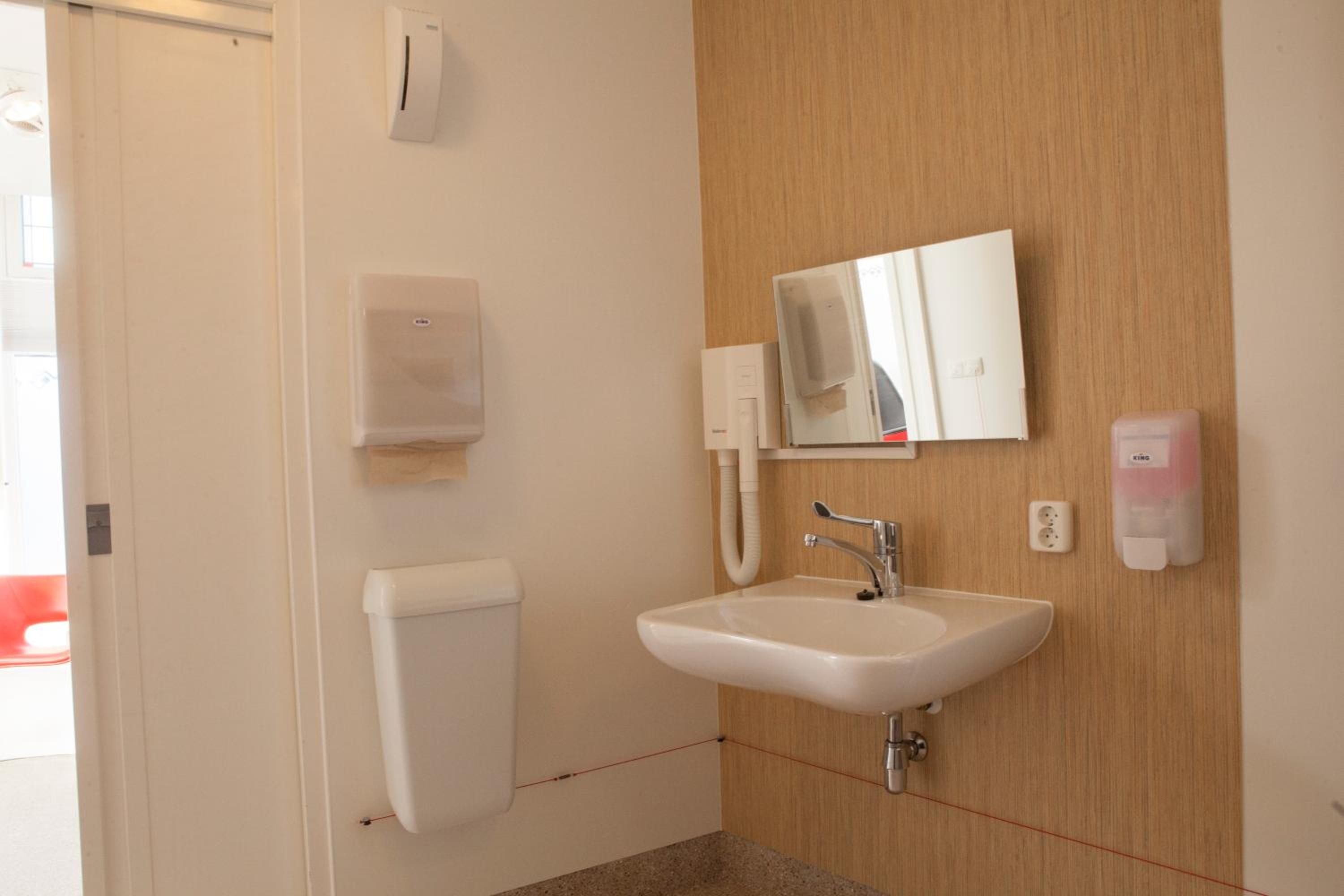 Double Room - Disability Access - Photo 6