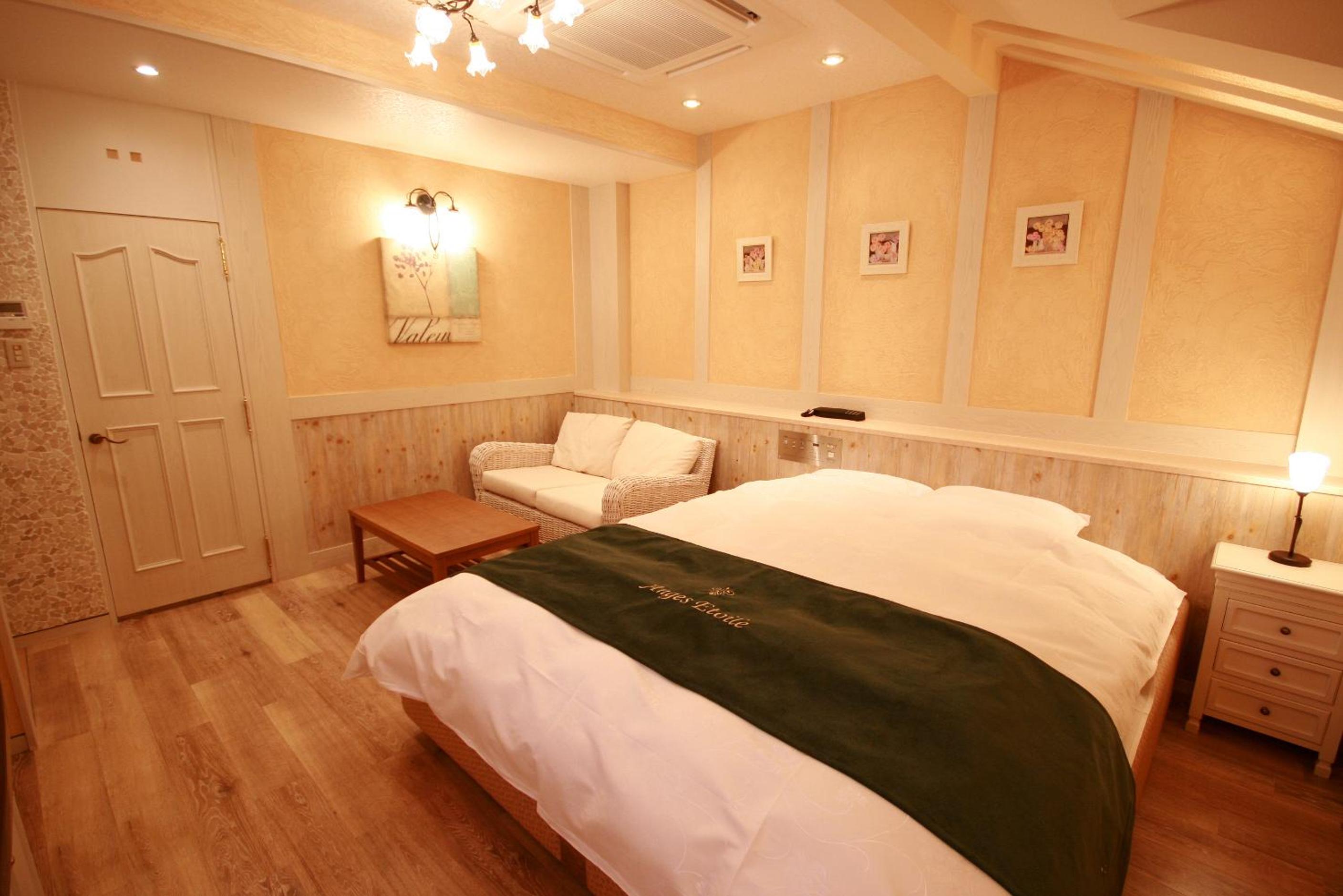 Deluxe King Room - Photo 24